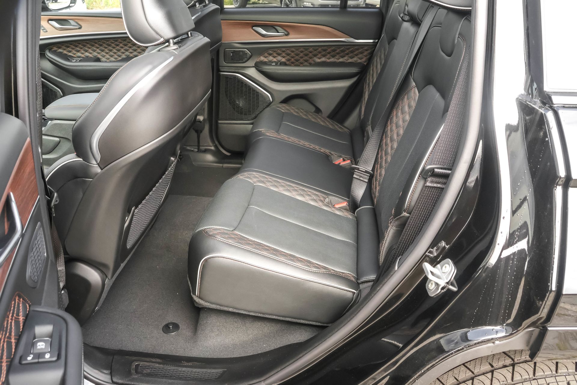 2025 JEEP GRAND CHEROKEE - Image 13