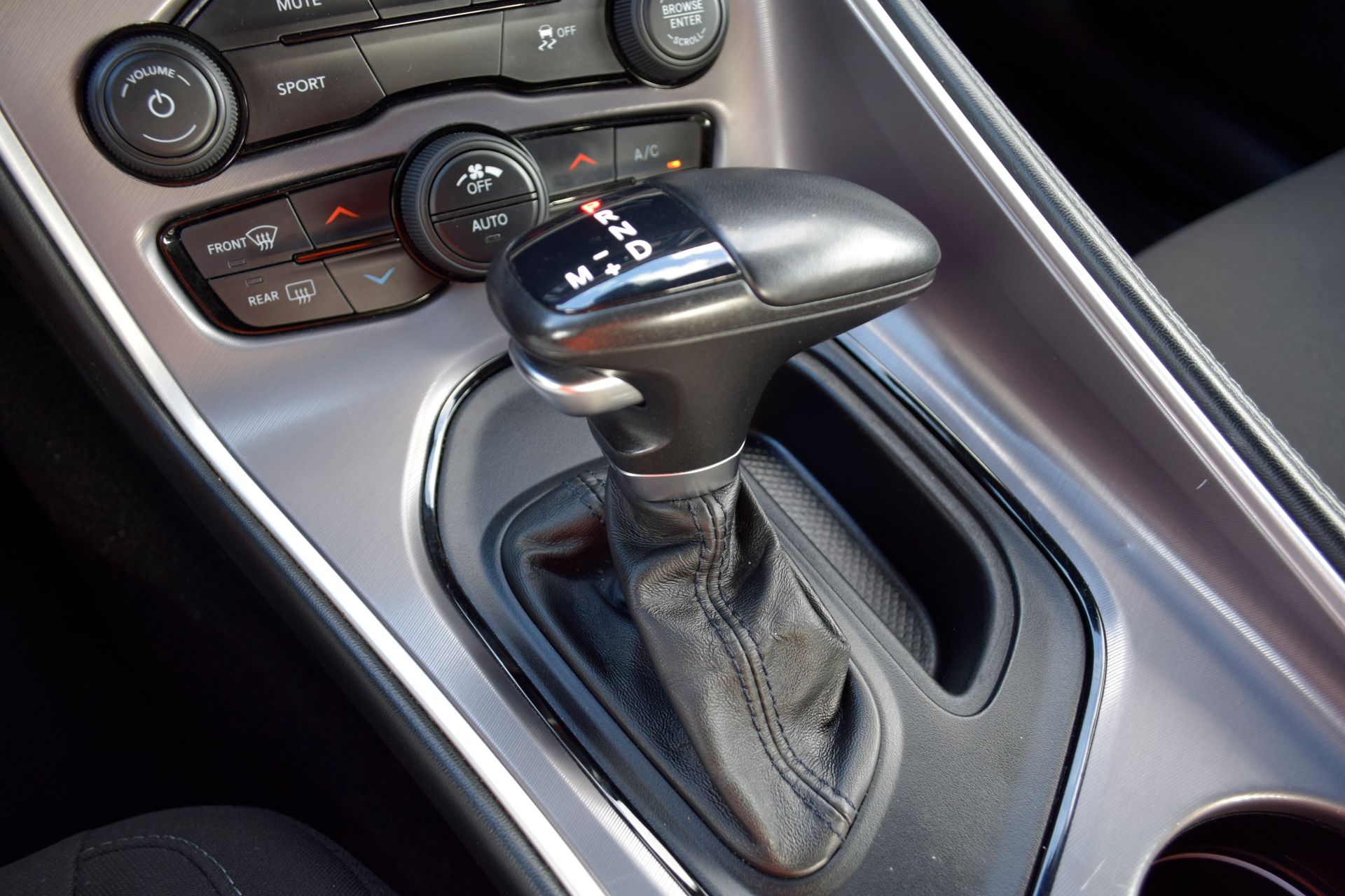 2022 Dodge Challenger SXT - 11