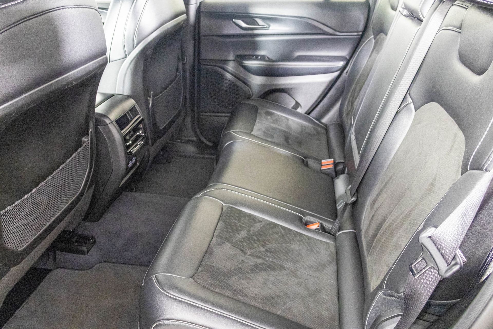 2023 JEEP GRAND CHEROKEE - Image 32