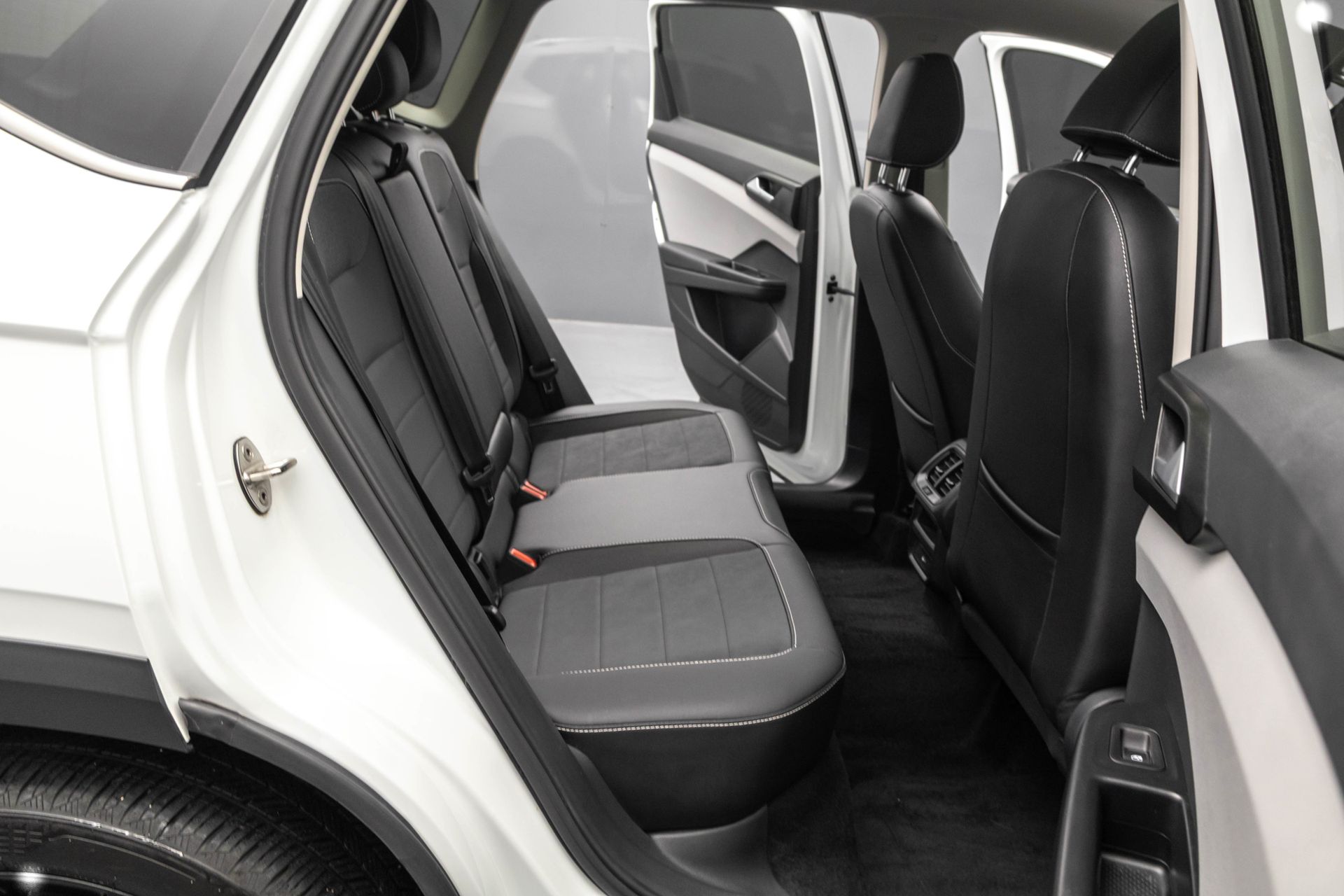 2023 VOLKSWAGEN TAOS - Image 32