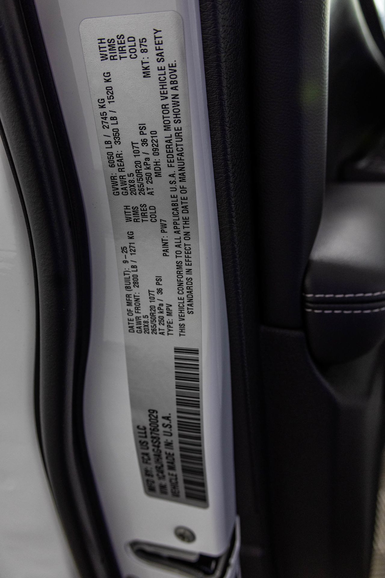 2025 JEEP GRAND CHEROKEE - Image 38