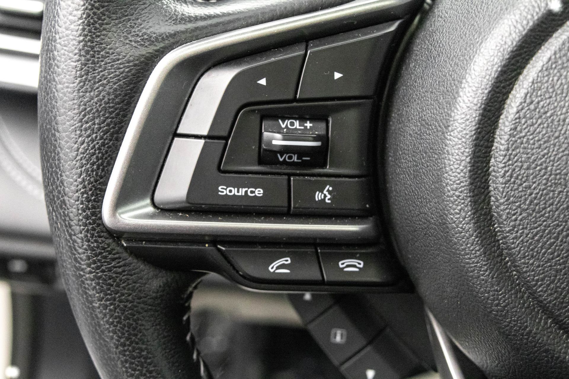 2022 SUBARU LEGACY - Image 19