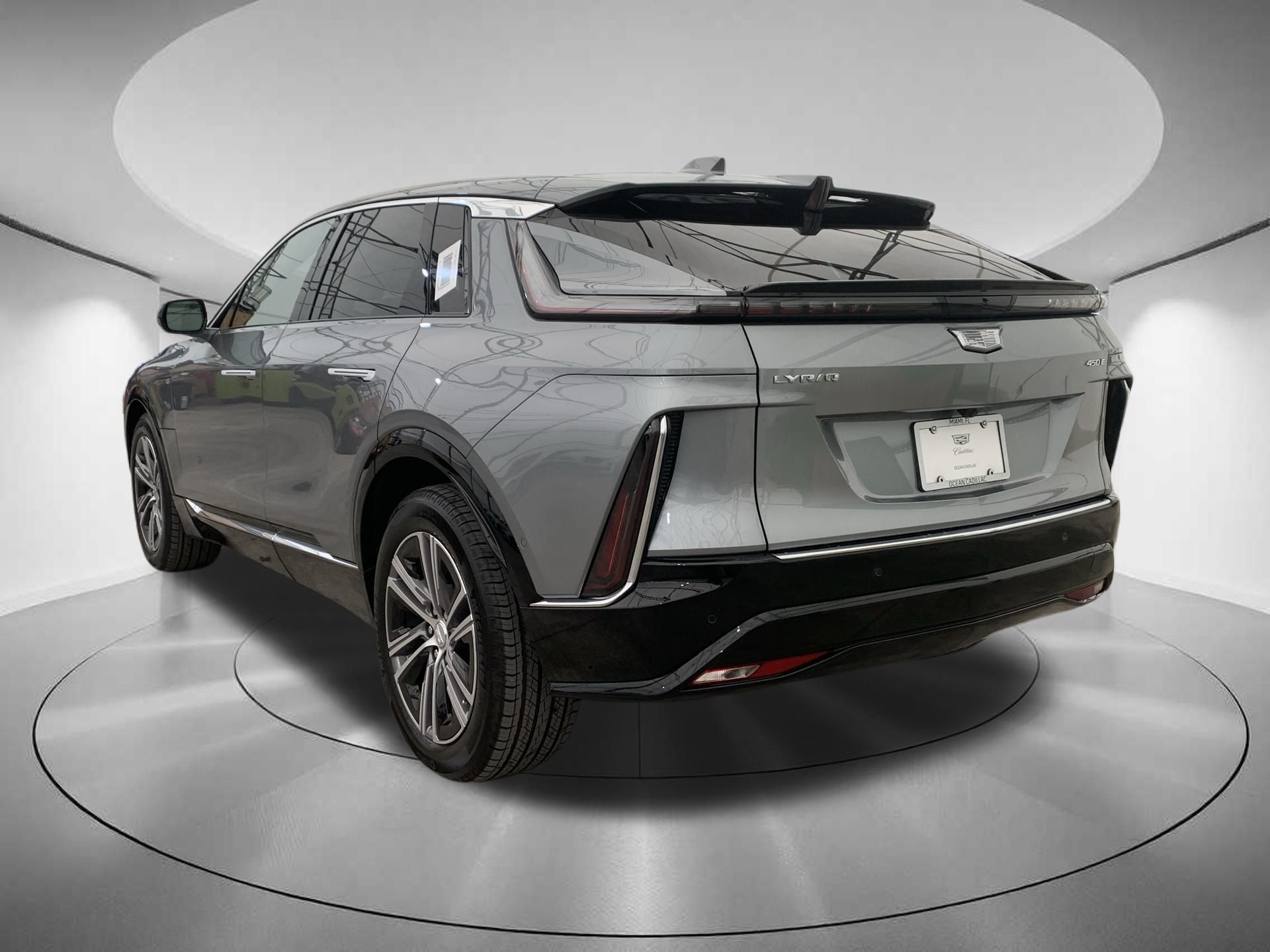 2025 Cadillac LYRIQ Luxury 3