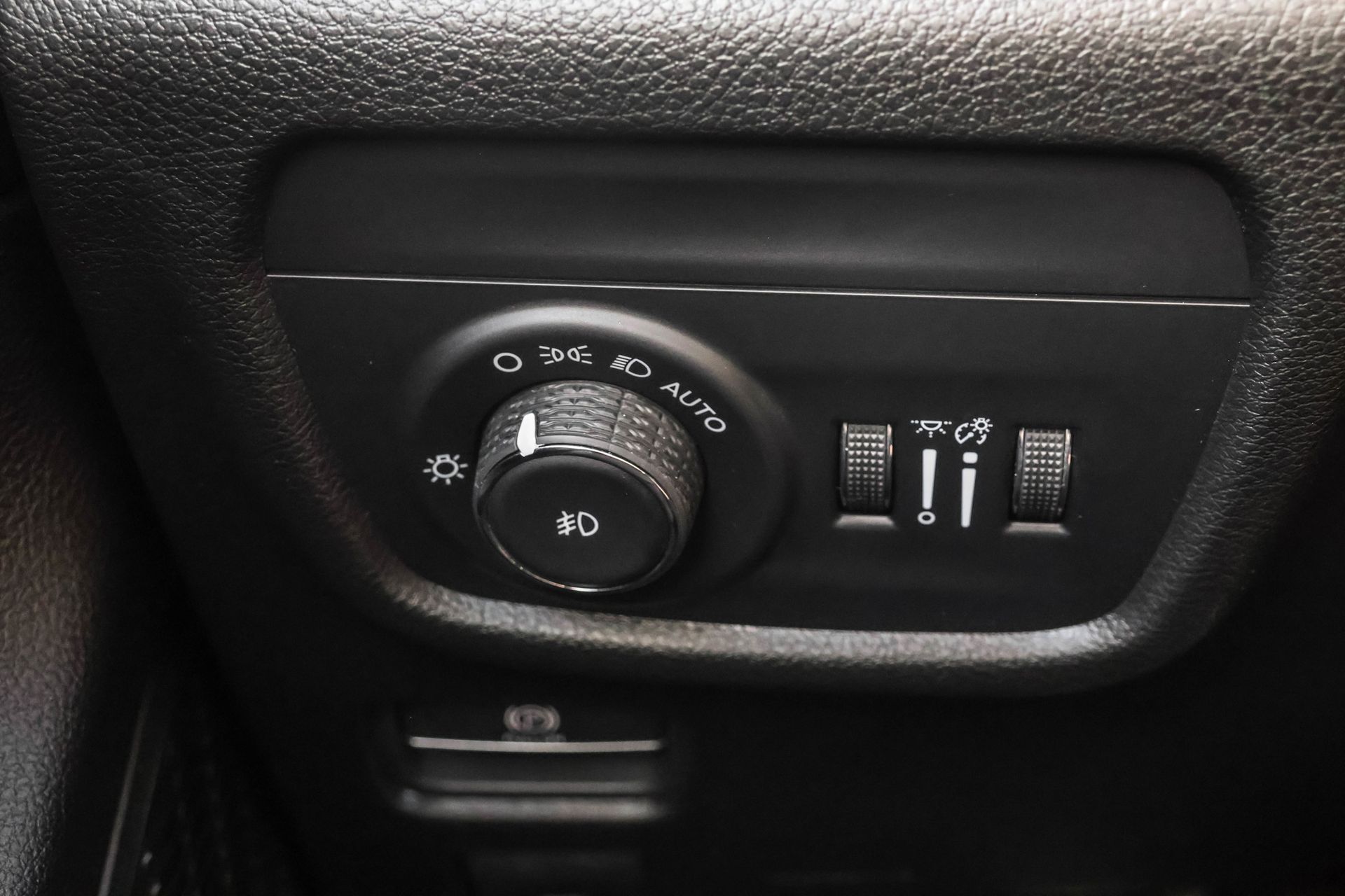 2025 JEEP GRAND CHEROKEE L - Image 31