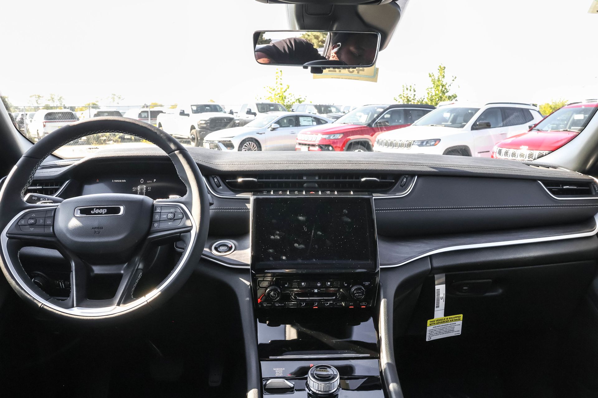 2025 JEEP GRAND CHEROKEE - Image 17