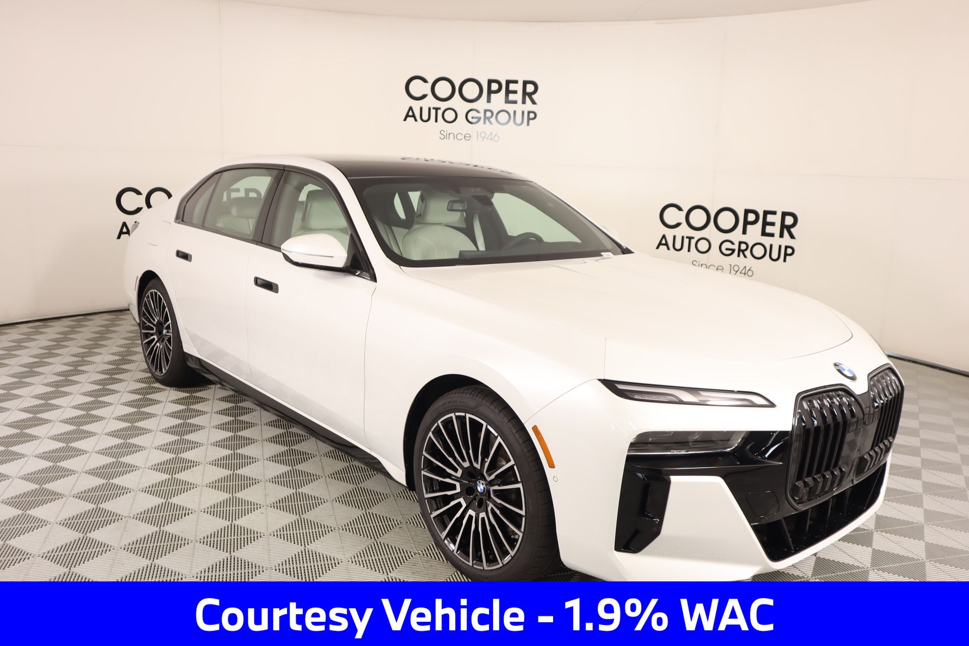Mineral White Metallic 2026 BMW 7 Series Sedan Rear-Wheel Drive 8-Speed Automatic
