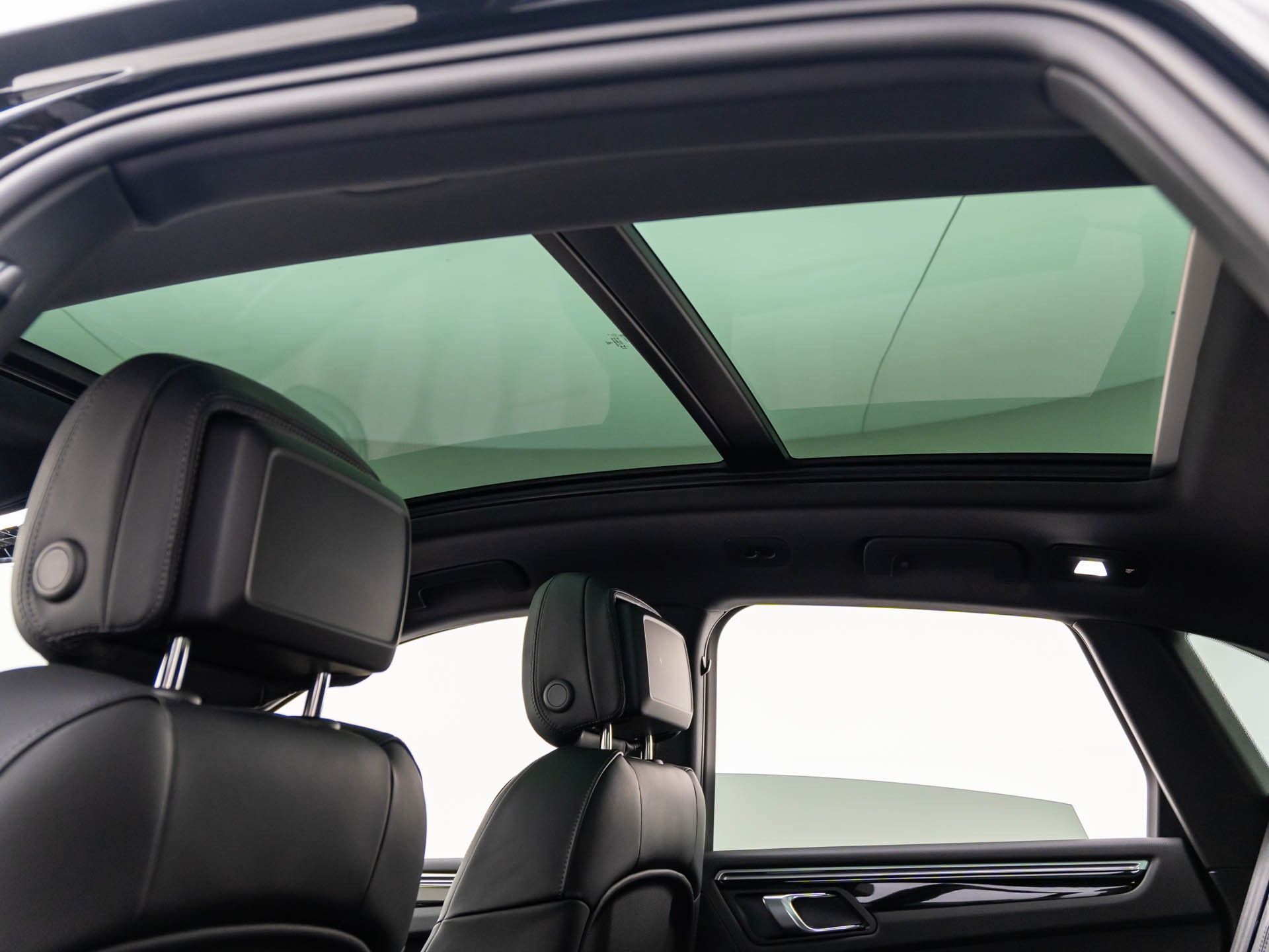 2024 Porsche Macan  photo