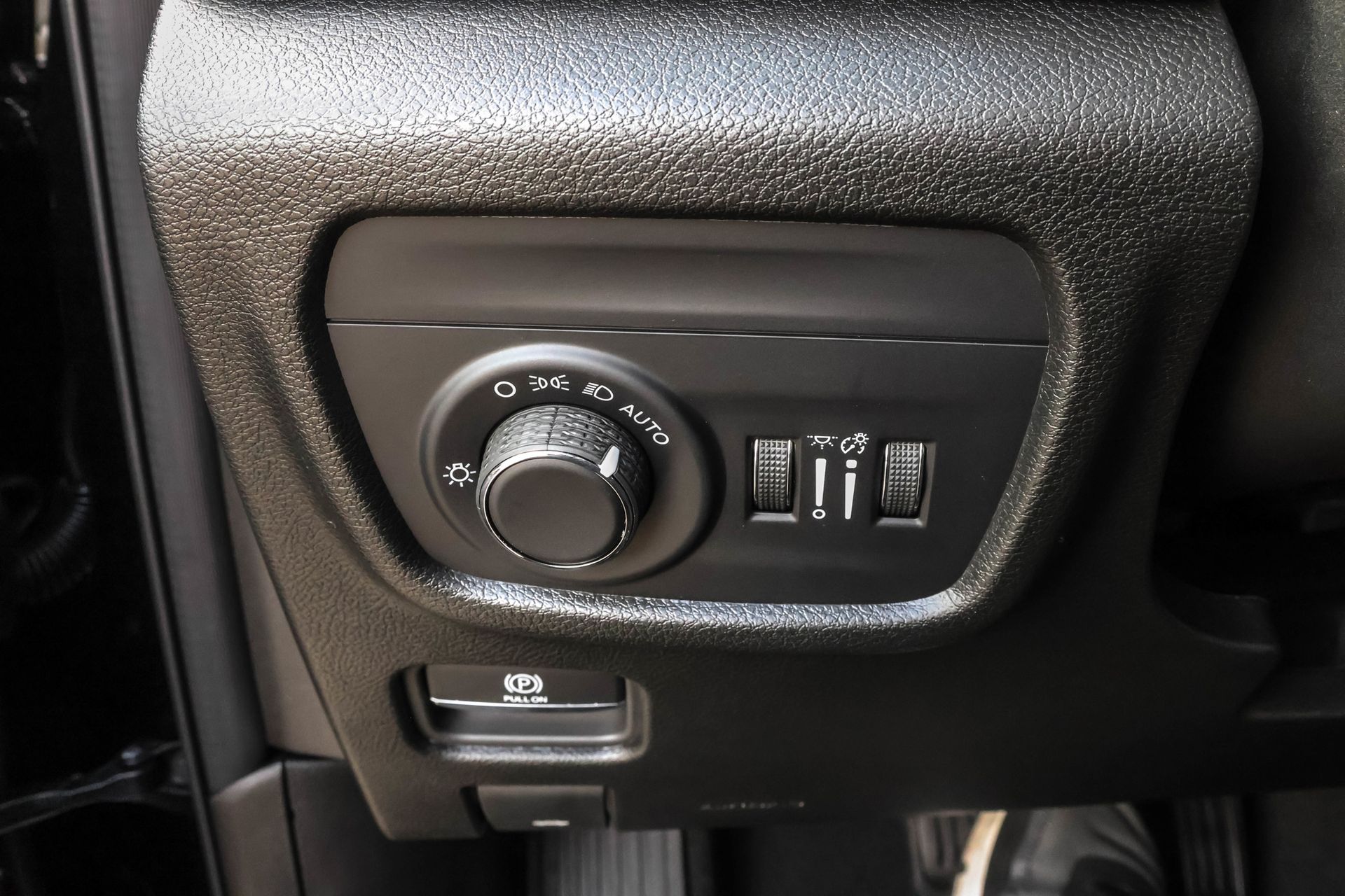 2025 JEEP GRAND CHEROKEE - Image 28