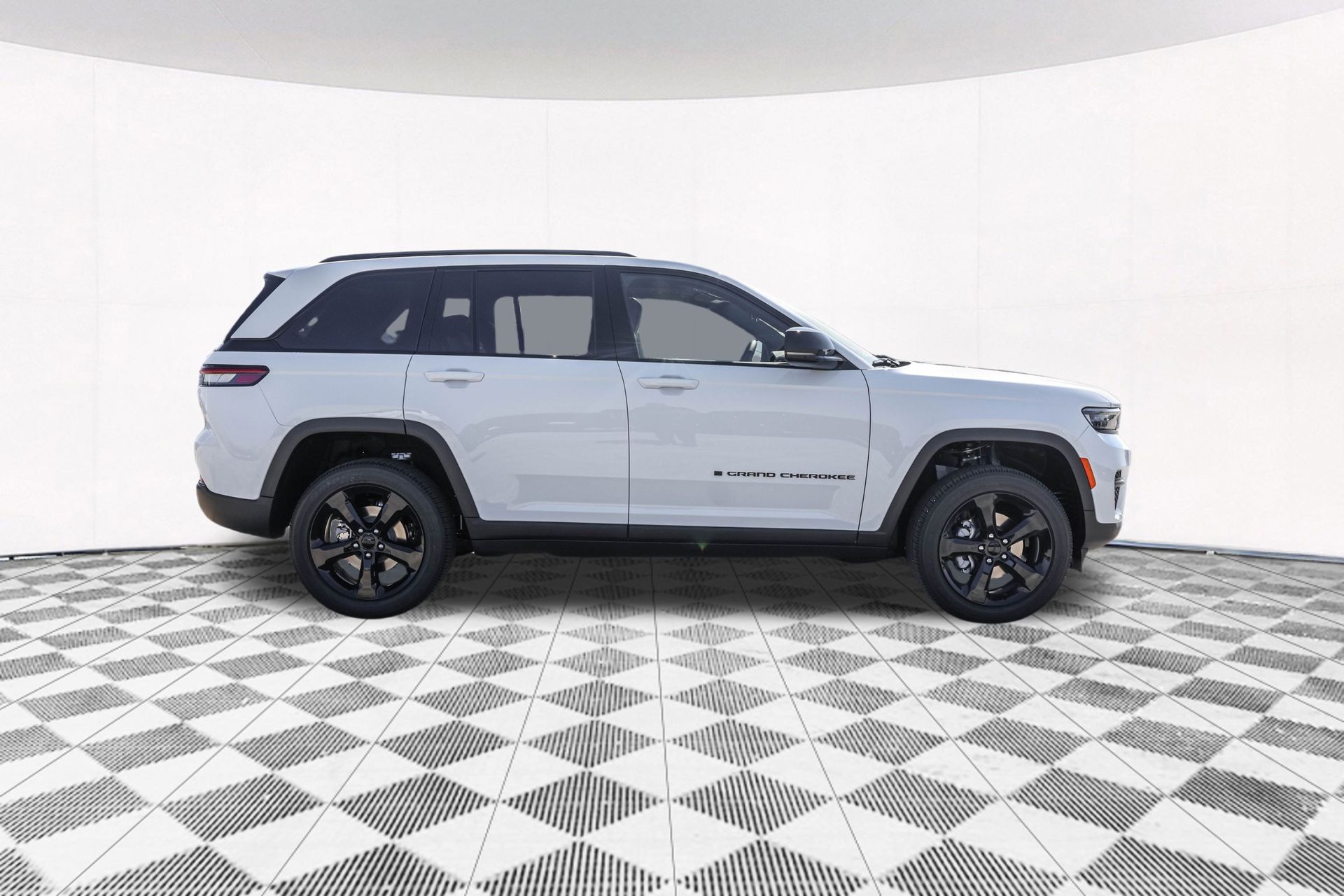 2025 JEEP GRAND CHEROKEE - Image 15