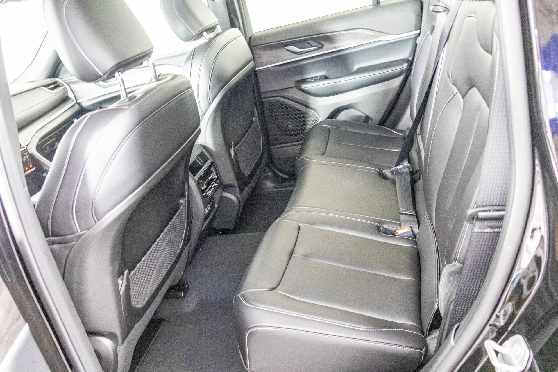 2025 JEEP GRAND CHEROKEE - Image 28