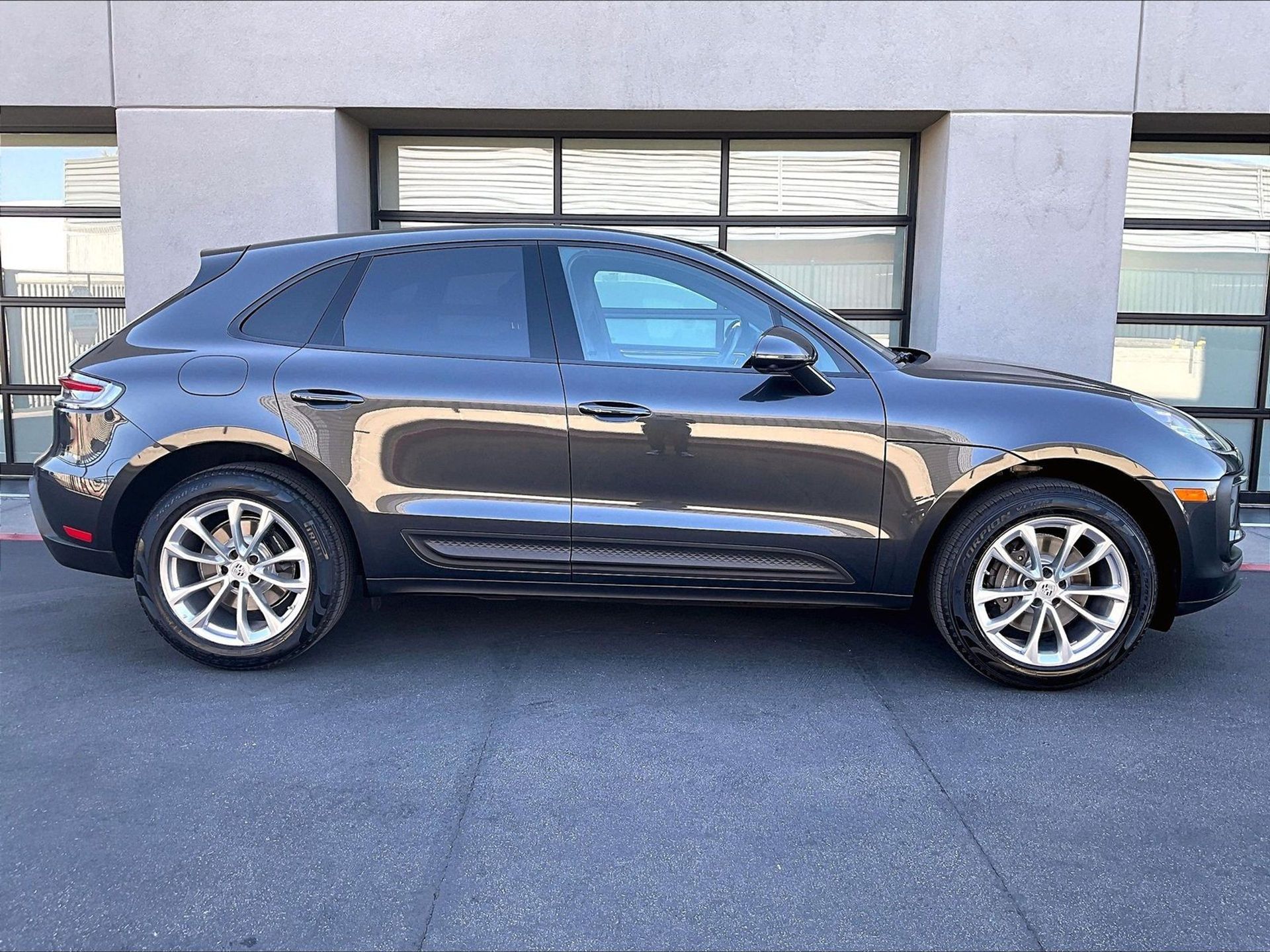 2023 Macan picture #7