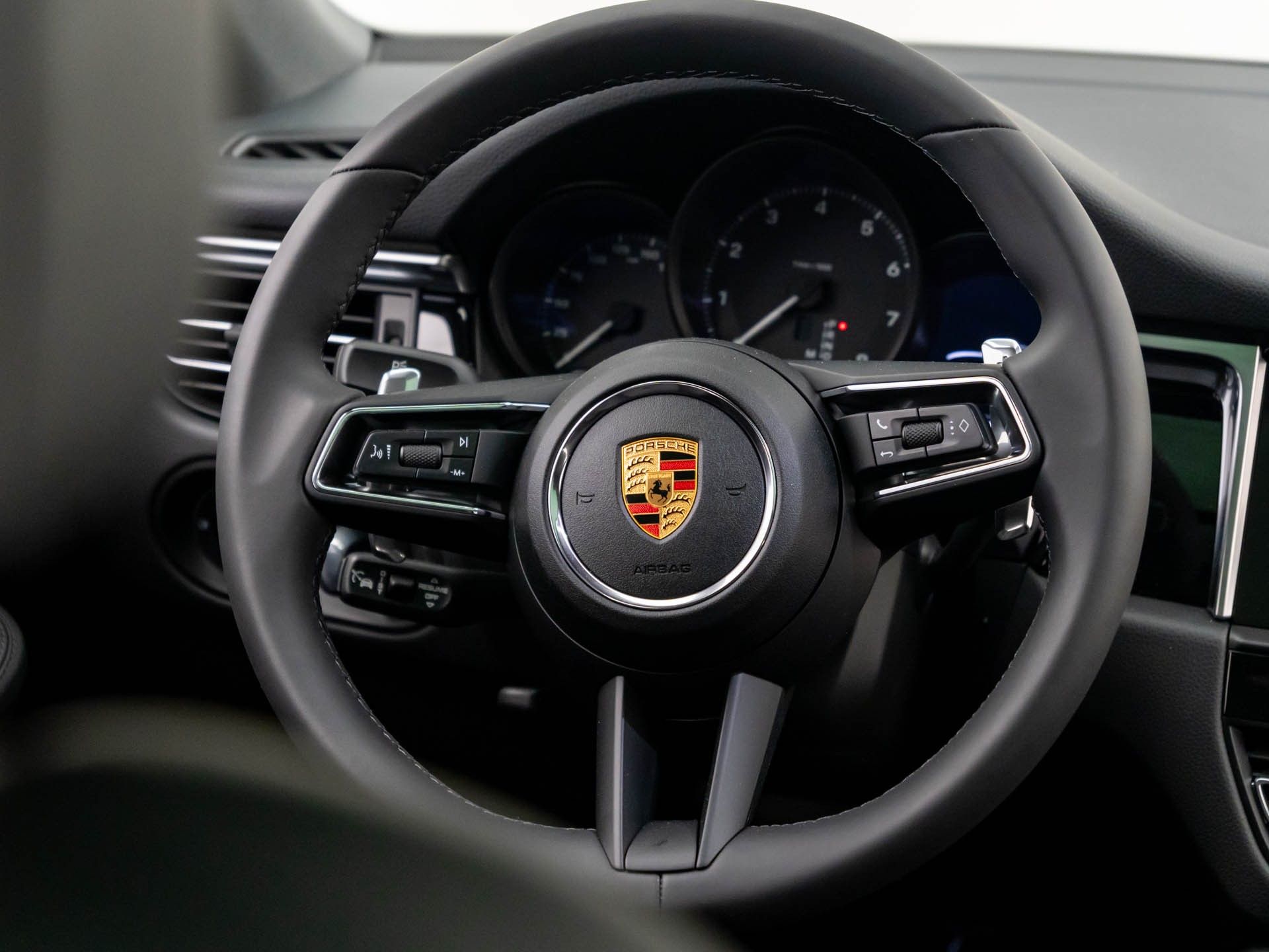 2024 Porsche Macan  photo