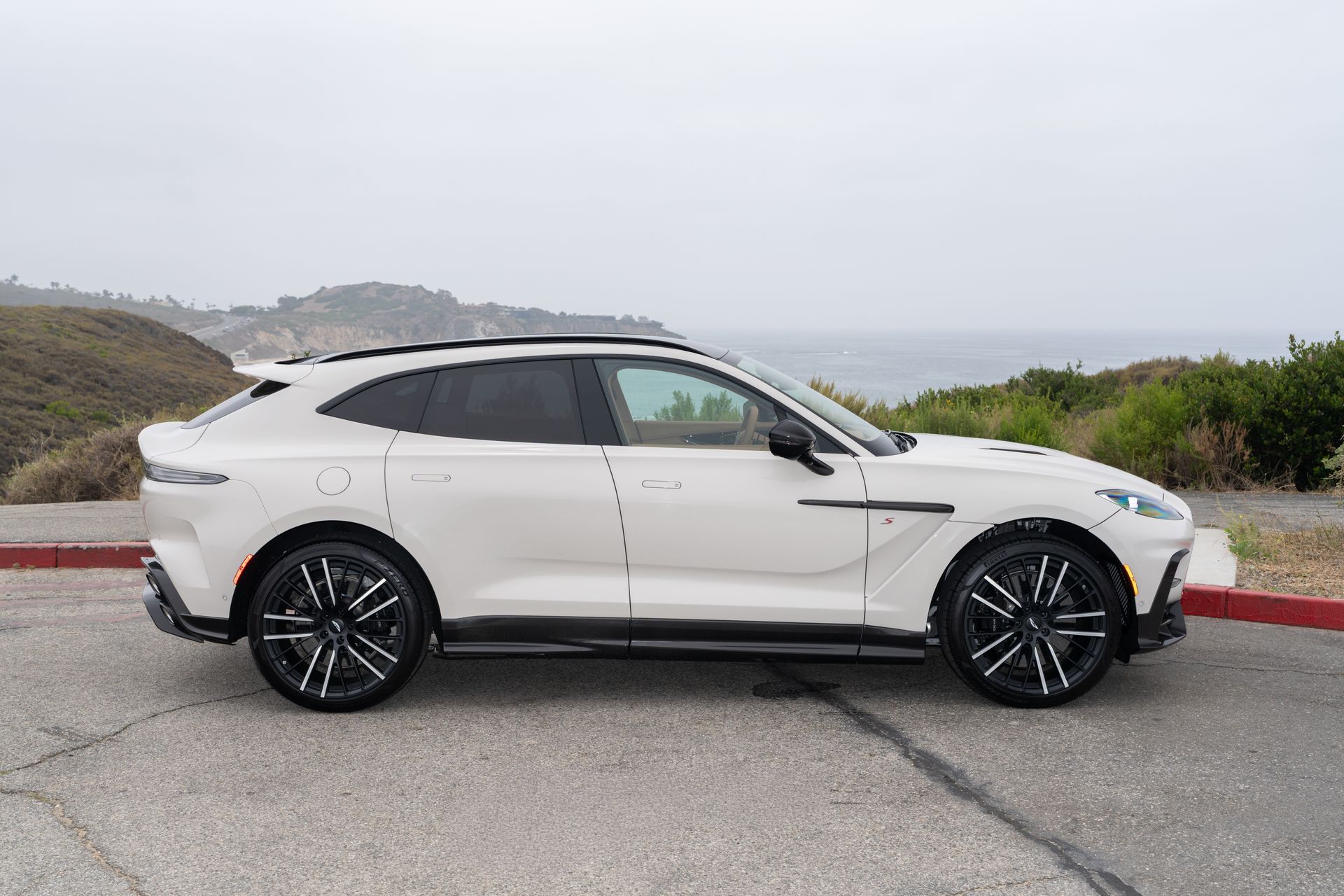 Aston Martin 2026 DBX S