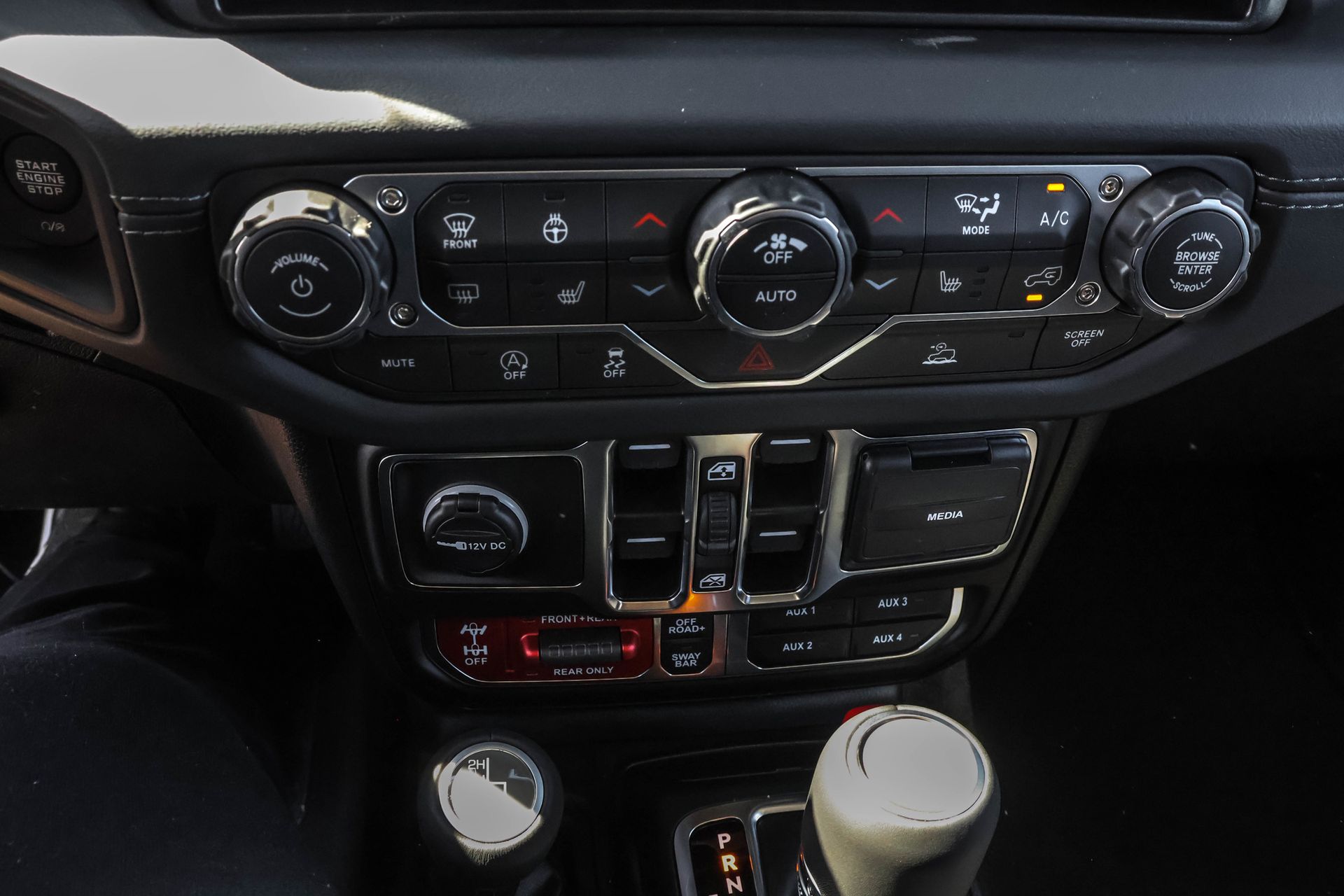 2025 JEEP WRANGLER - Image 18