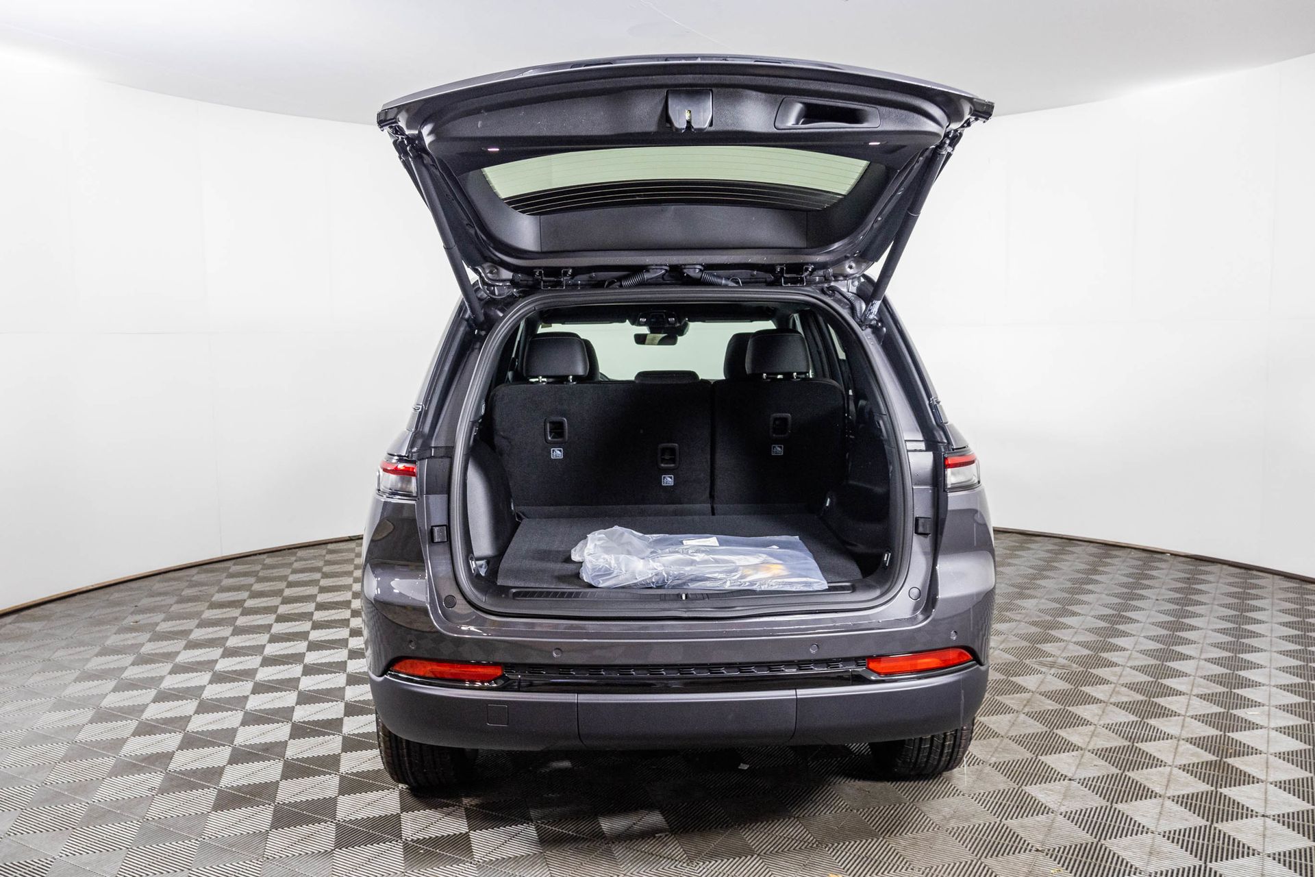 2025 JEEP GRAND CHEROKEE - Image 33