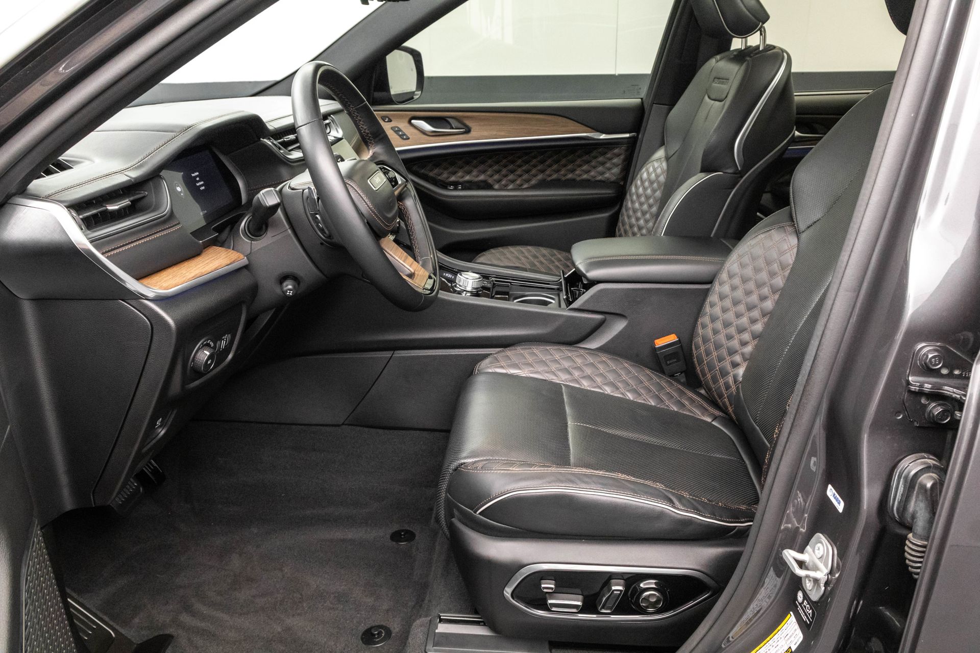 2022 JEEP GRAND CHEROKEE L - Image 6