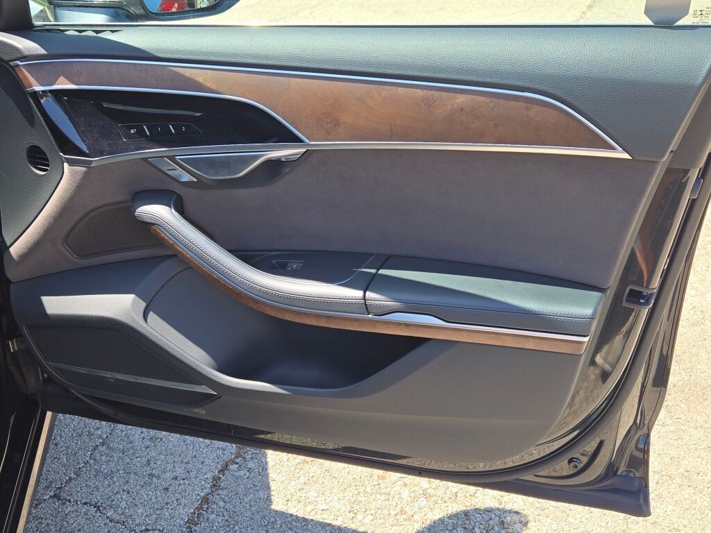 2022 Audi A8 L 55 Quattro photo 10