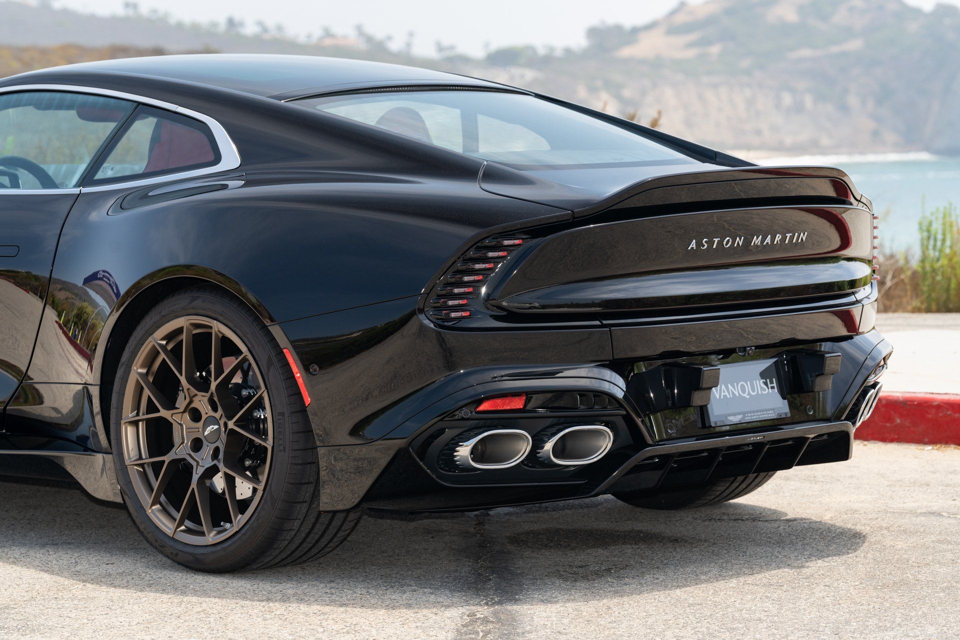 2025 Aston Martin Vanquish Base - Photo 10
