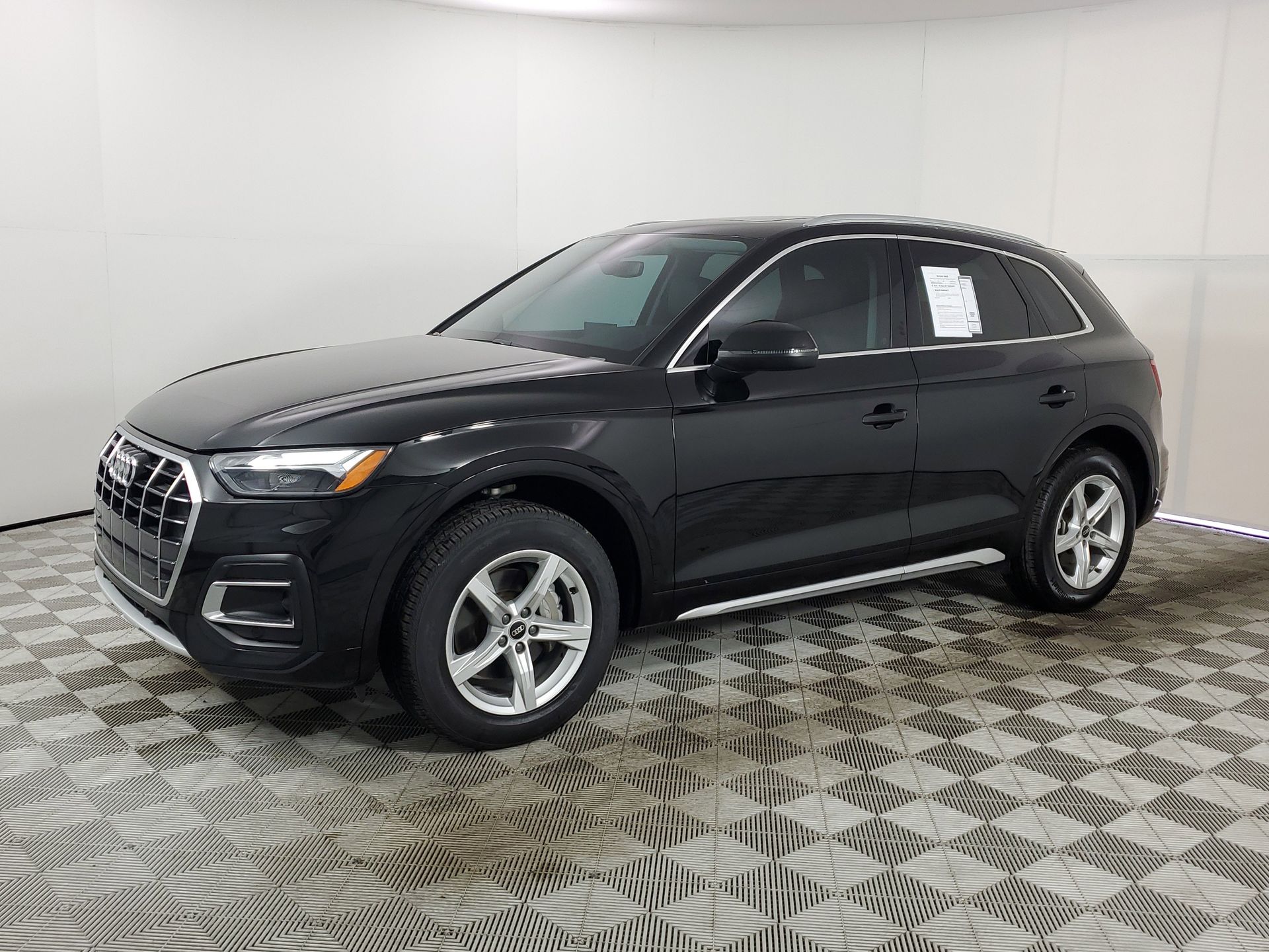 View vehicle photo 5