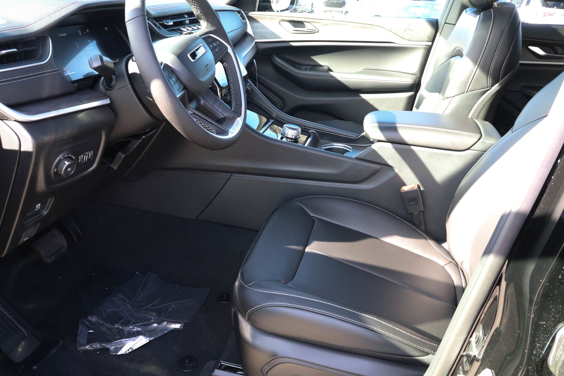 2025 JEEP GRAND CHEROKEE - Image 5