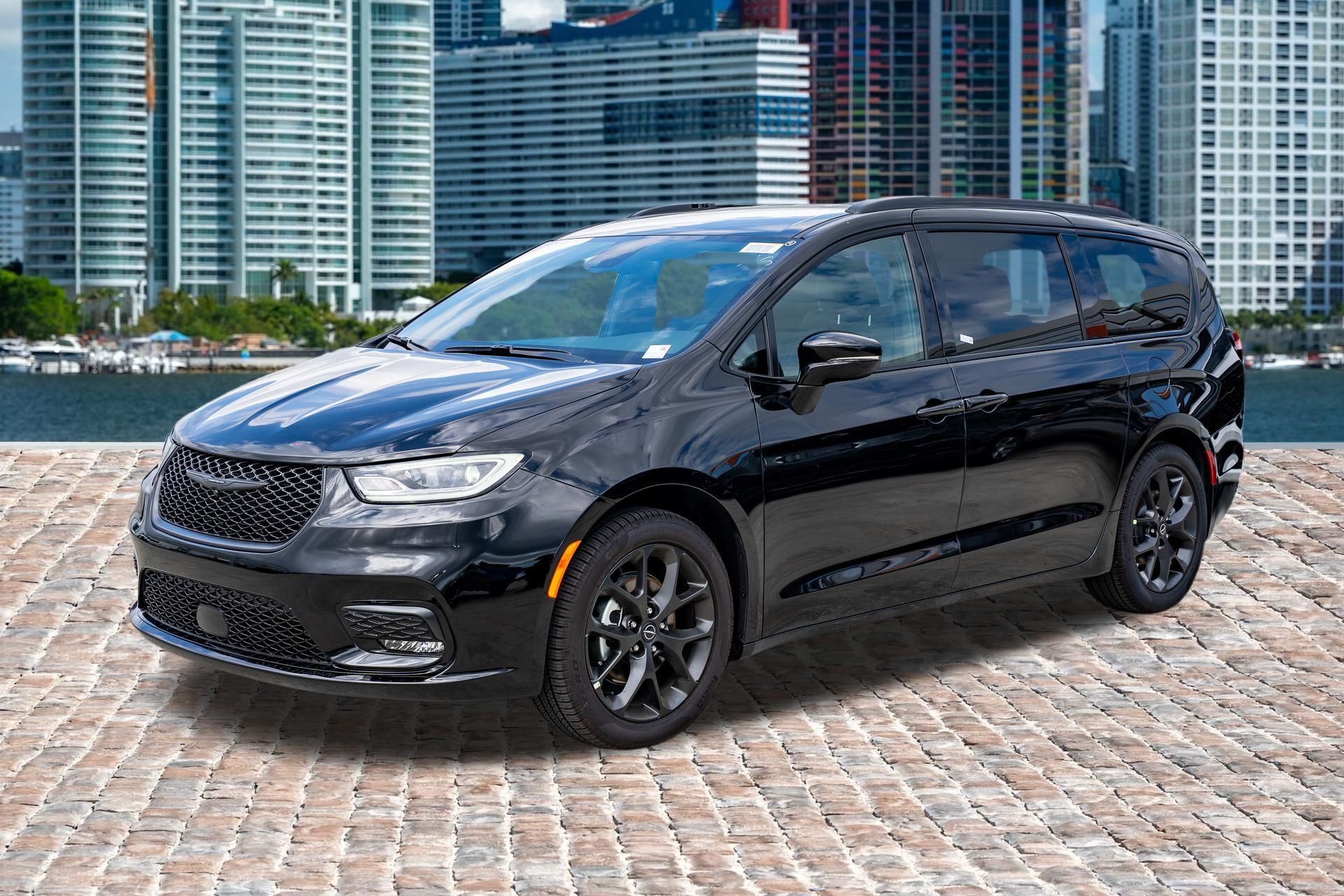 Diamond Black Crystal Pearlcoat 2026 Chrysler Pacifica Minivan Front-Wheel Drive 9-Speed Automatic
