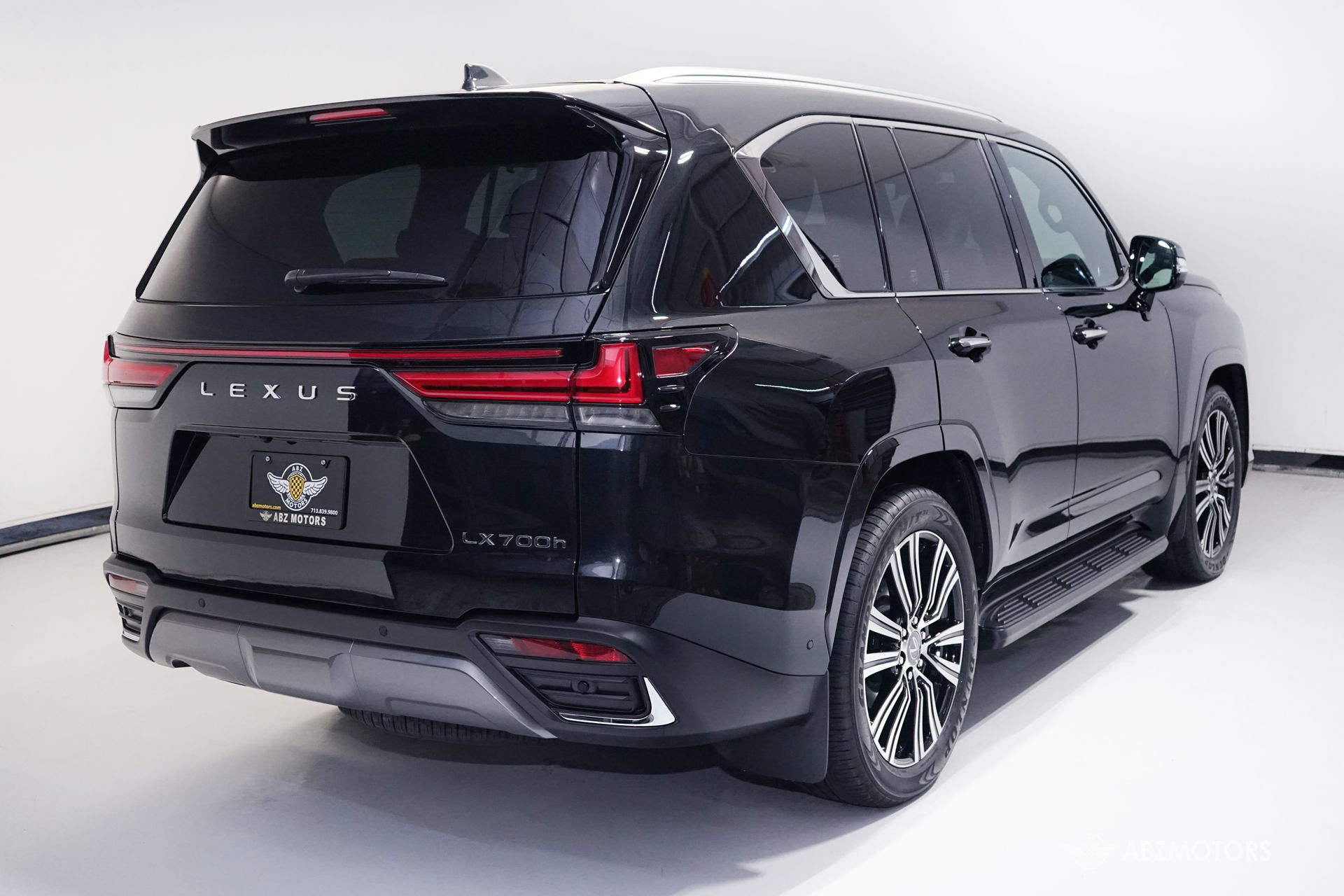 View vehicle photo 5