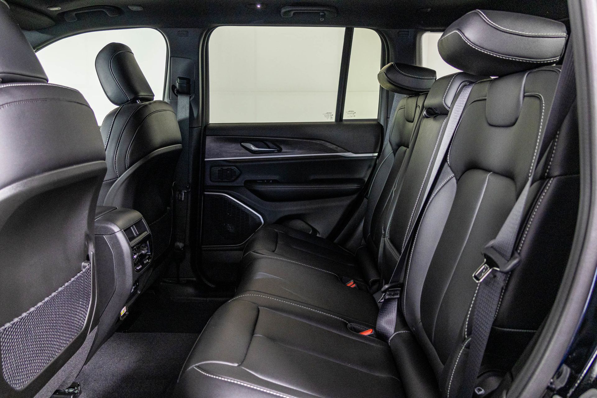 2025 JEEP GRAND CHEROKEE - Image 33