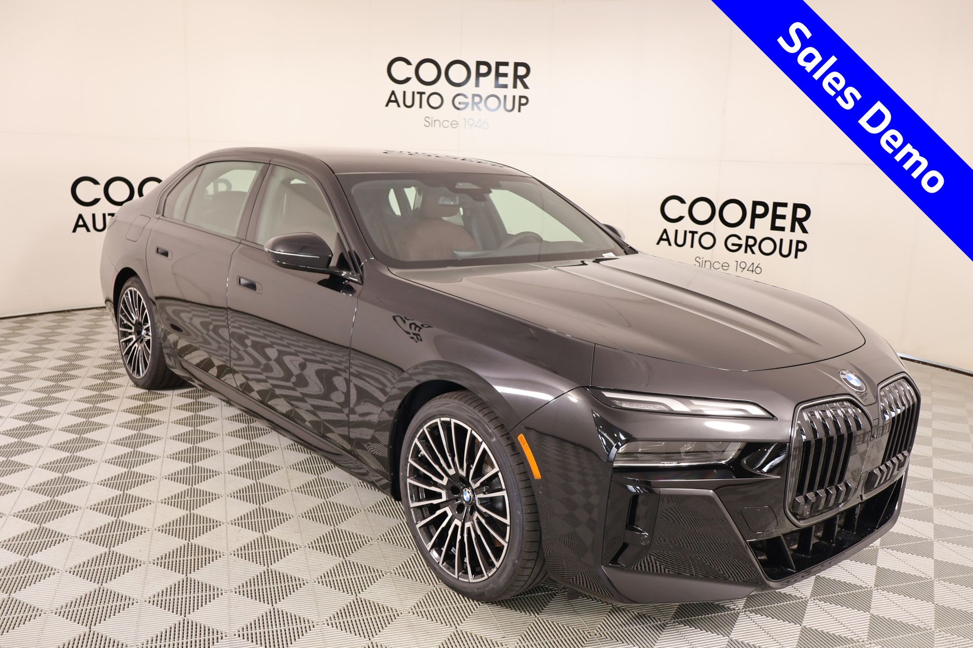 Black Sapphire Metallic 2026 BMW 7 Series Sedan Rear-Wheel Drive 8-Speed Automatic