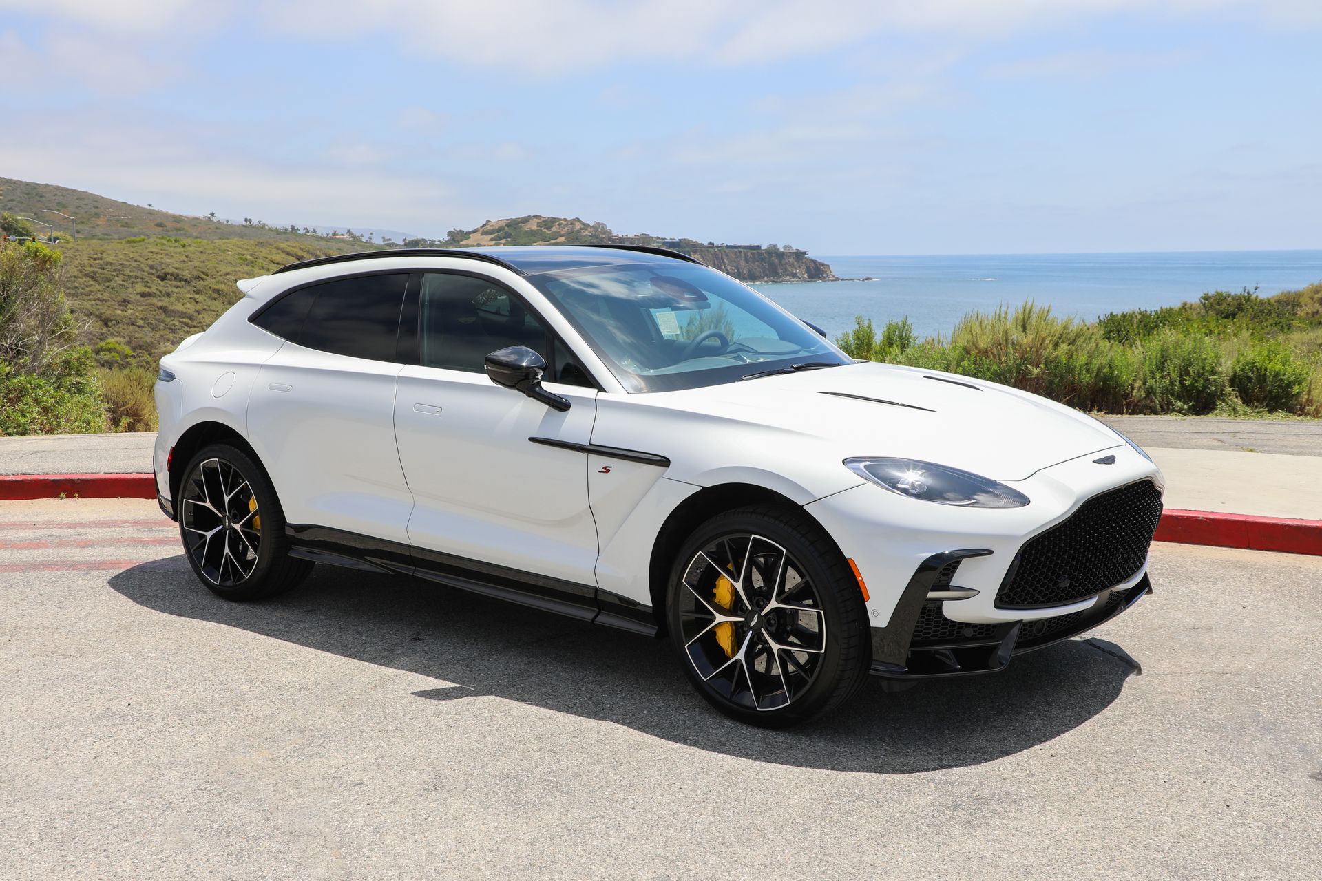 2026 Aston Martin DBX 4.0 V8 S AWD's photo