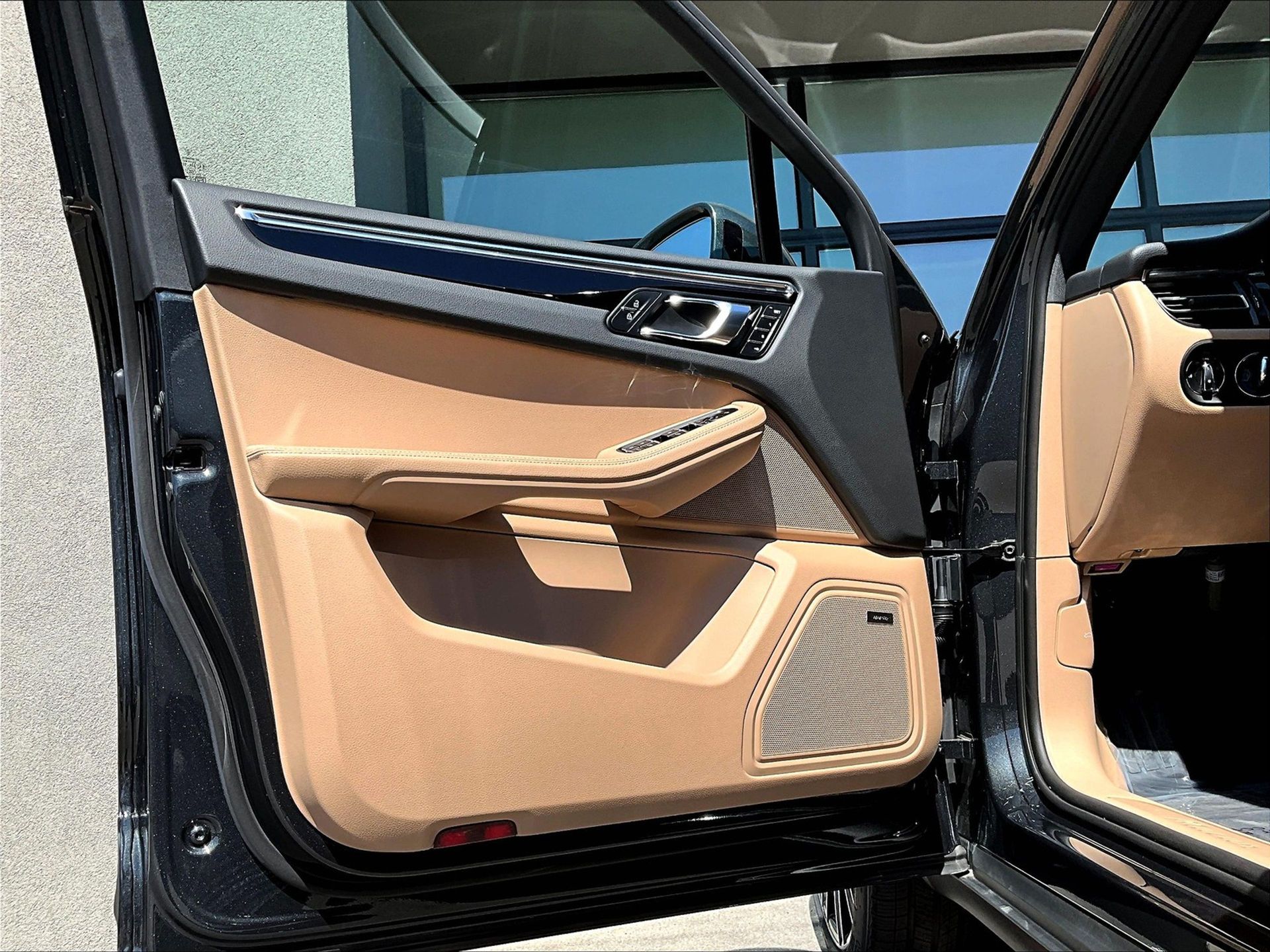 2025 Macan picture #18