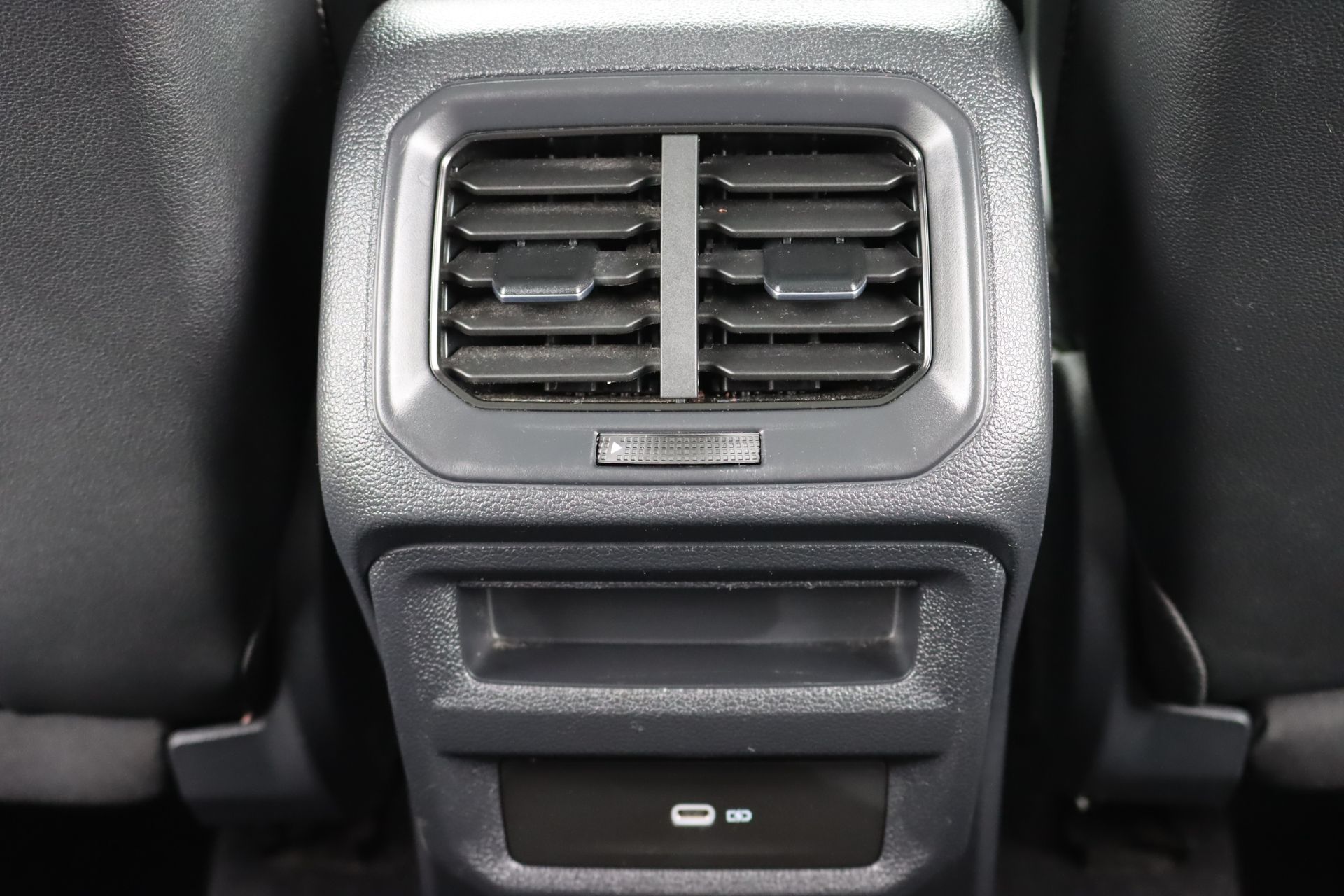 2022 Volkswagen Taos 1.5T SE photo