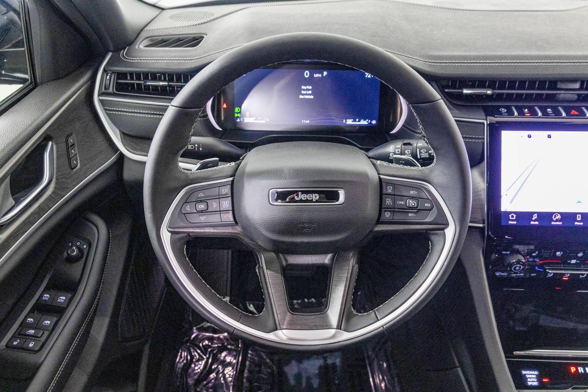 2025 JEEP GRAND CHEROKEE - Image 29