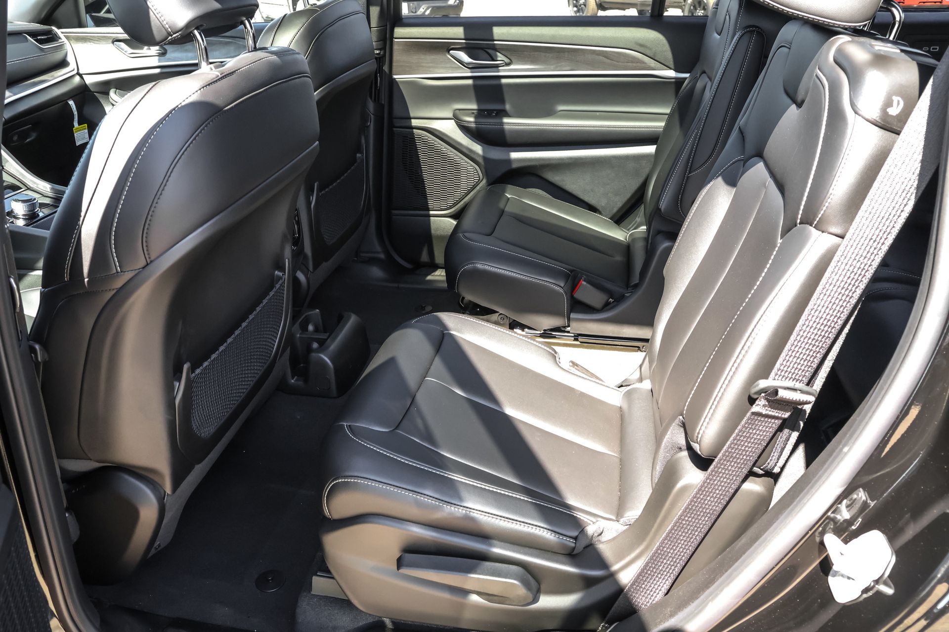 2025 JEEP GRAND CHEROKEE L - Image 15