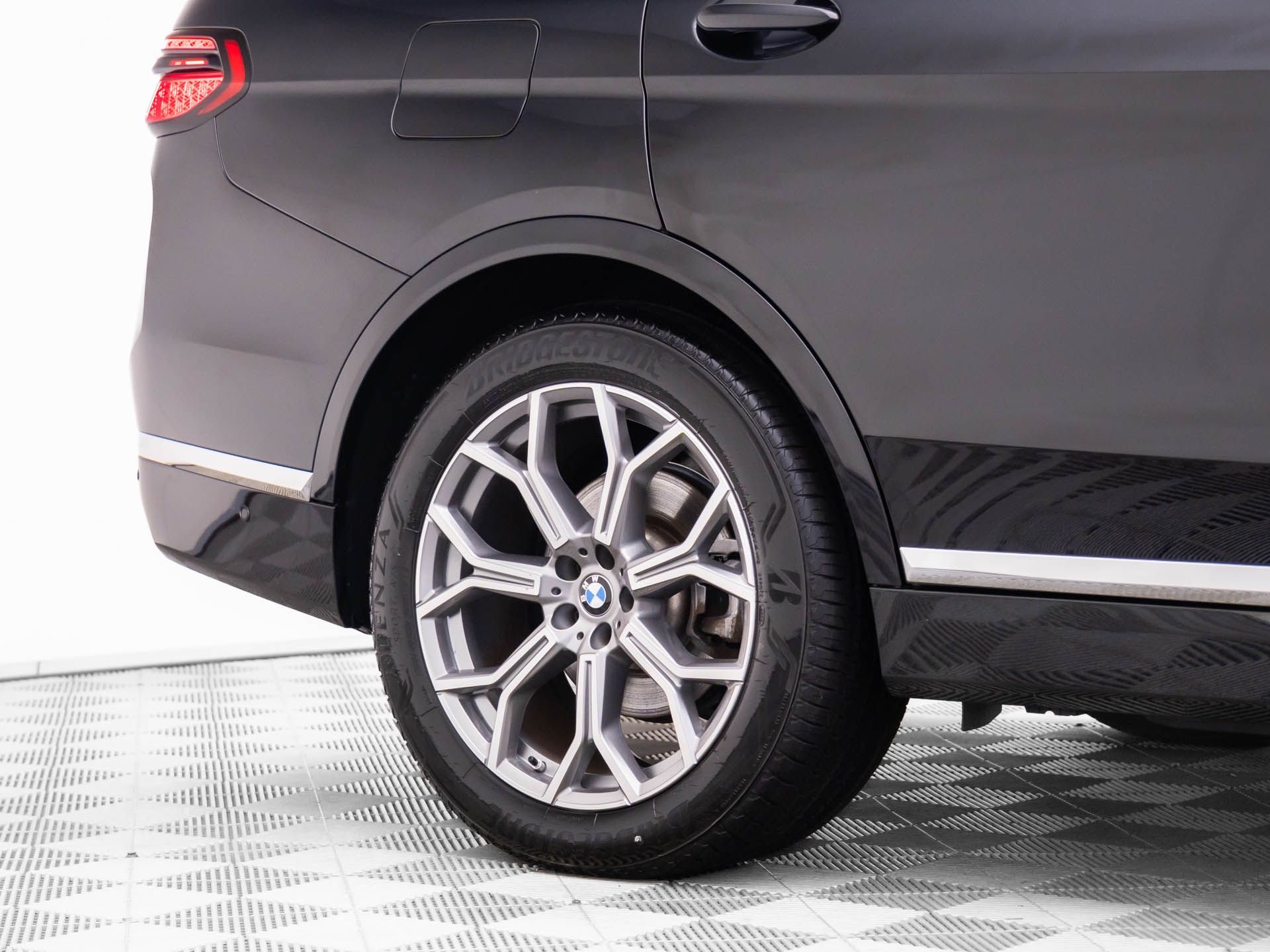 2023 BMW X7 xDrive40i photo