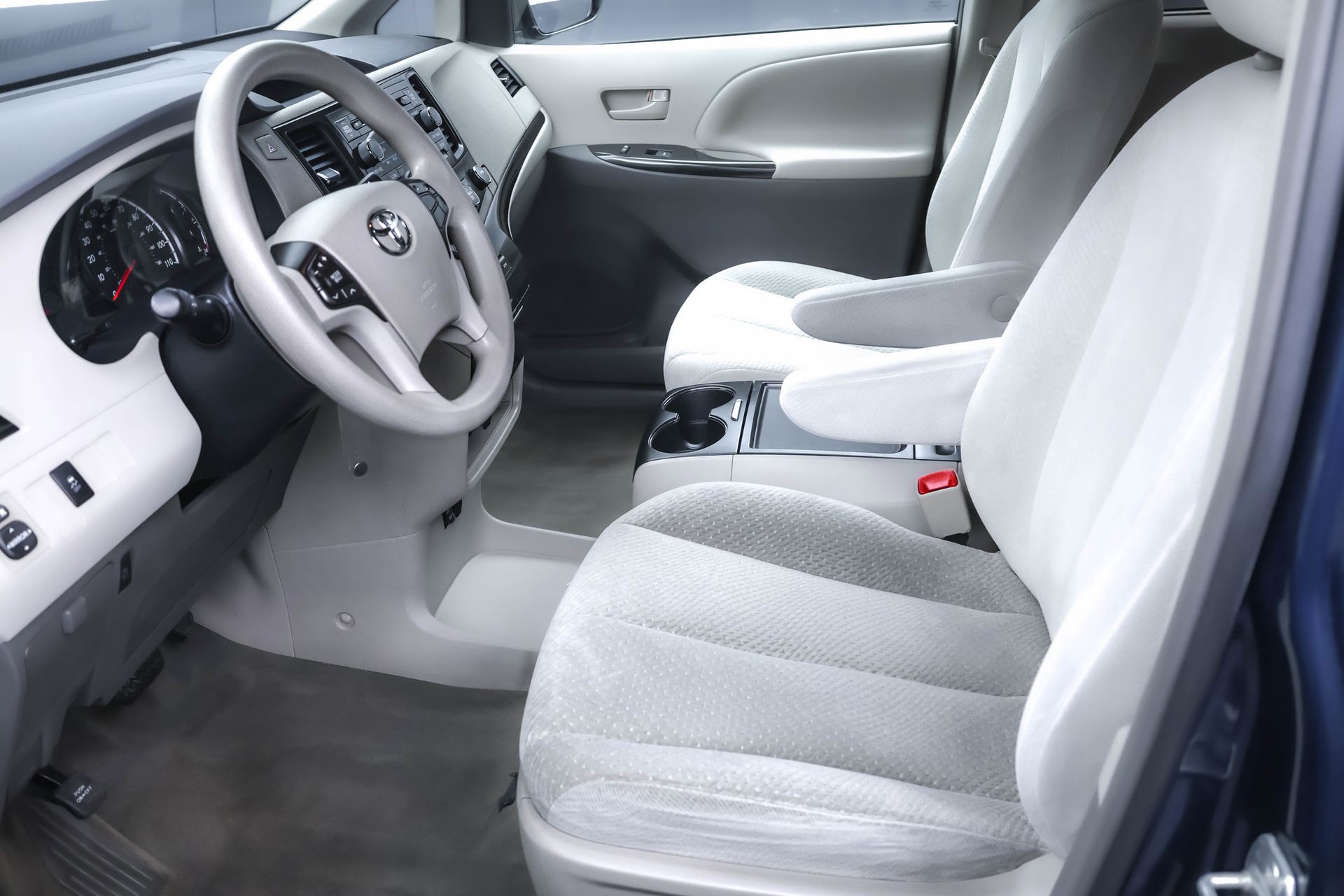2012 TOYOTA SIENNA - Image 5
