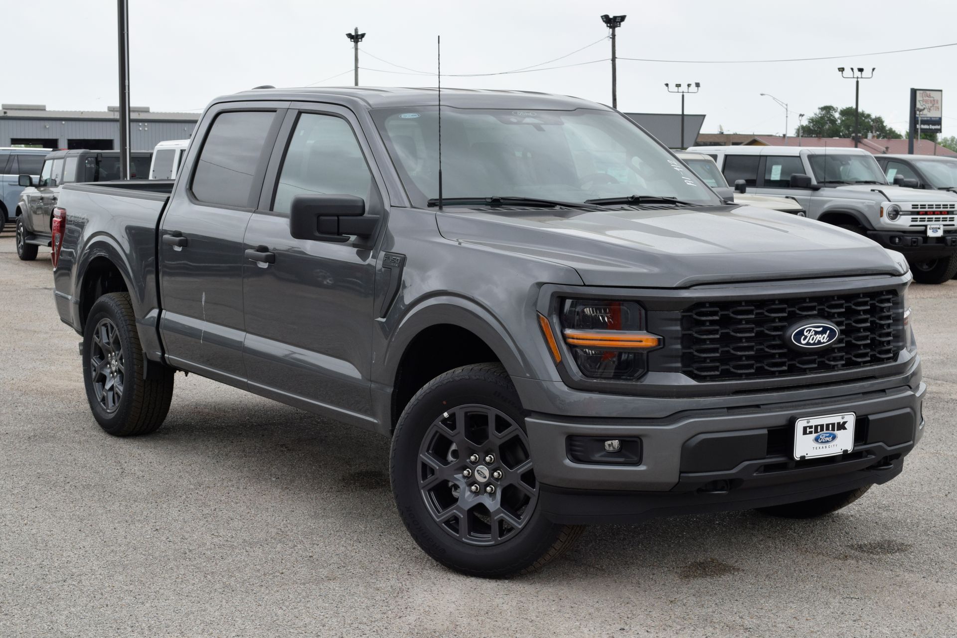 View vehicle photo 3