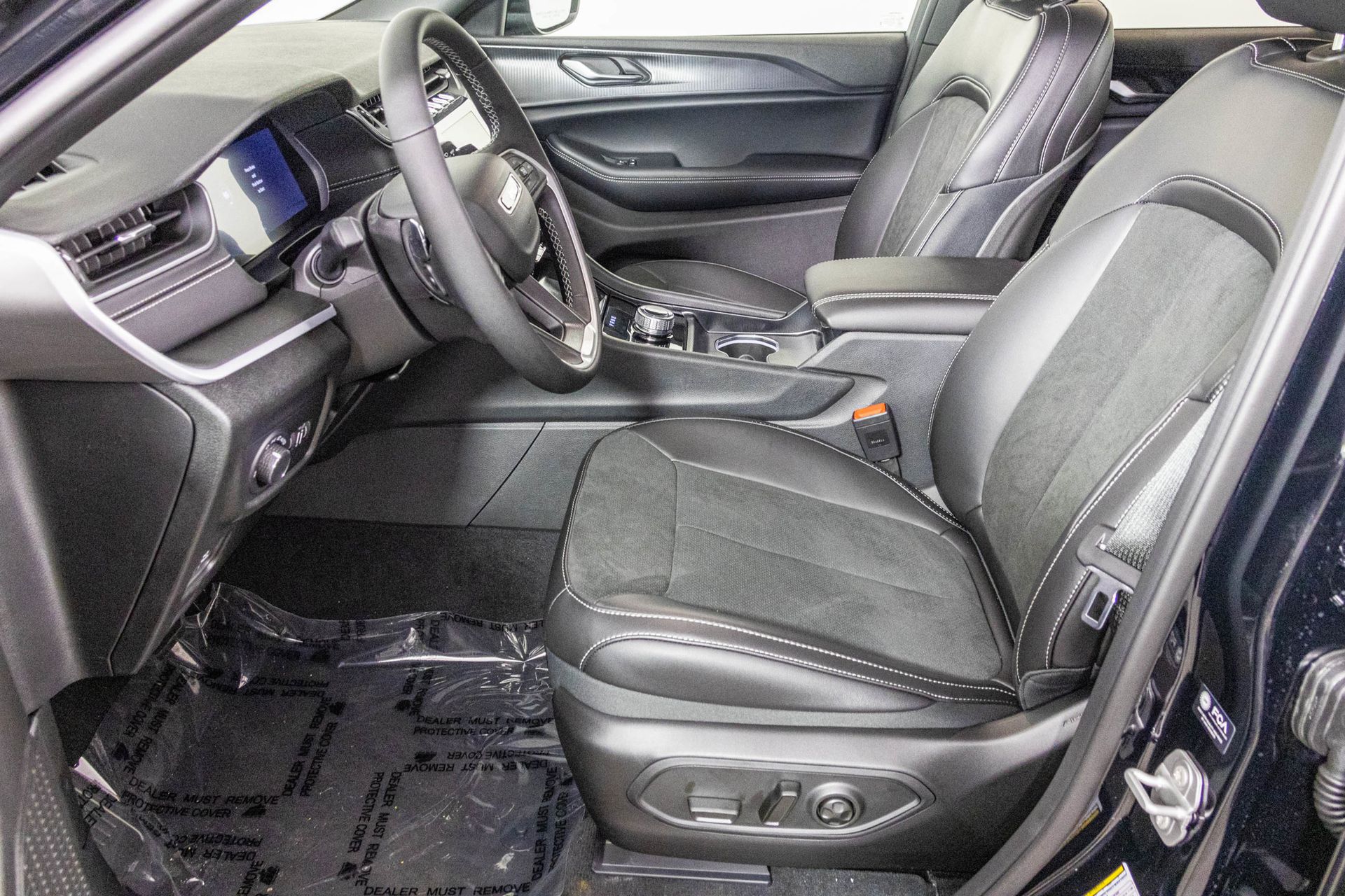 2025 JEEP GRAND CHEROKEE - Image 17