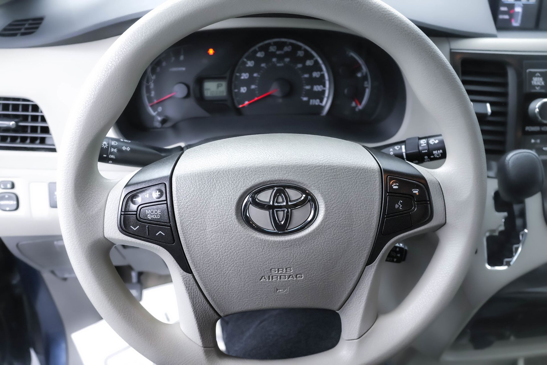 2012 TOYOTA SIENNA - Image 17