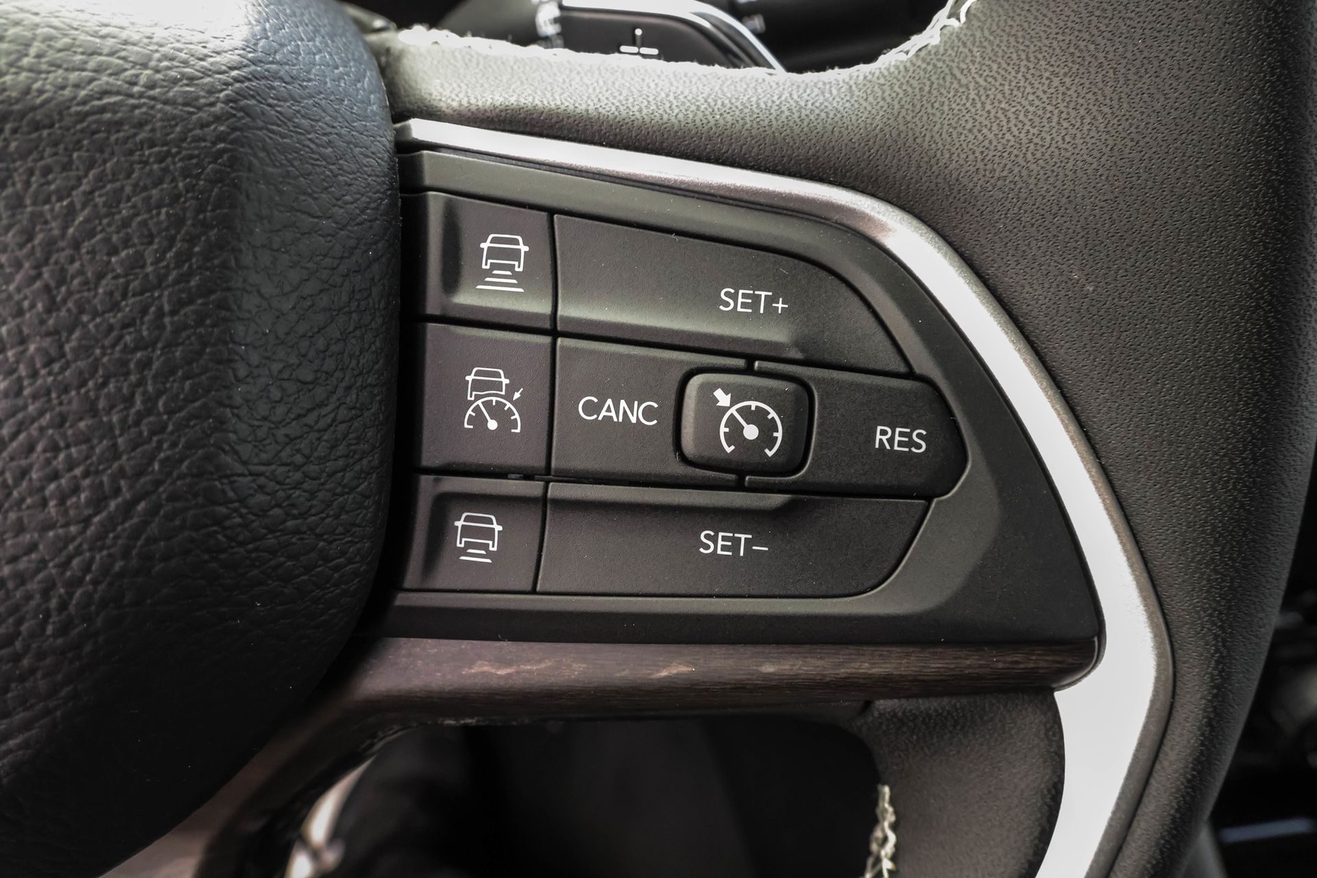 2025 JEEP GRAND CHEROKEE - Image 27