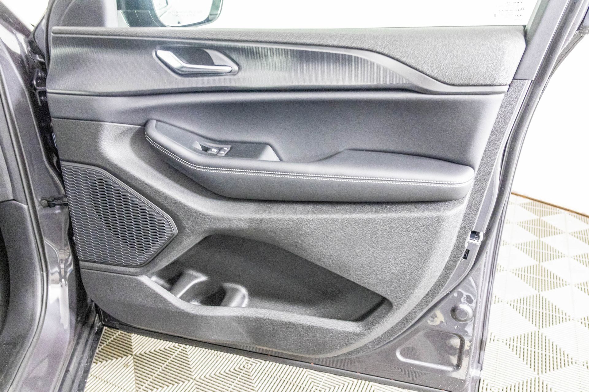 2025 JEEP GRAND CHEROKEE L - Image 36