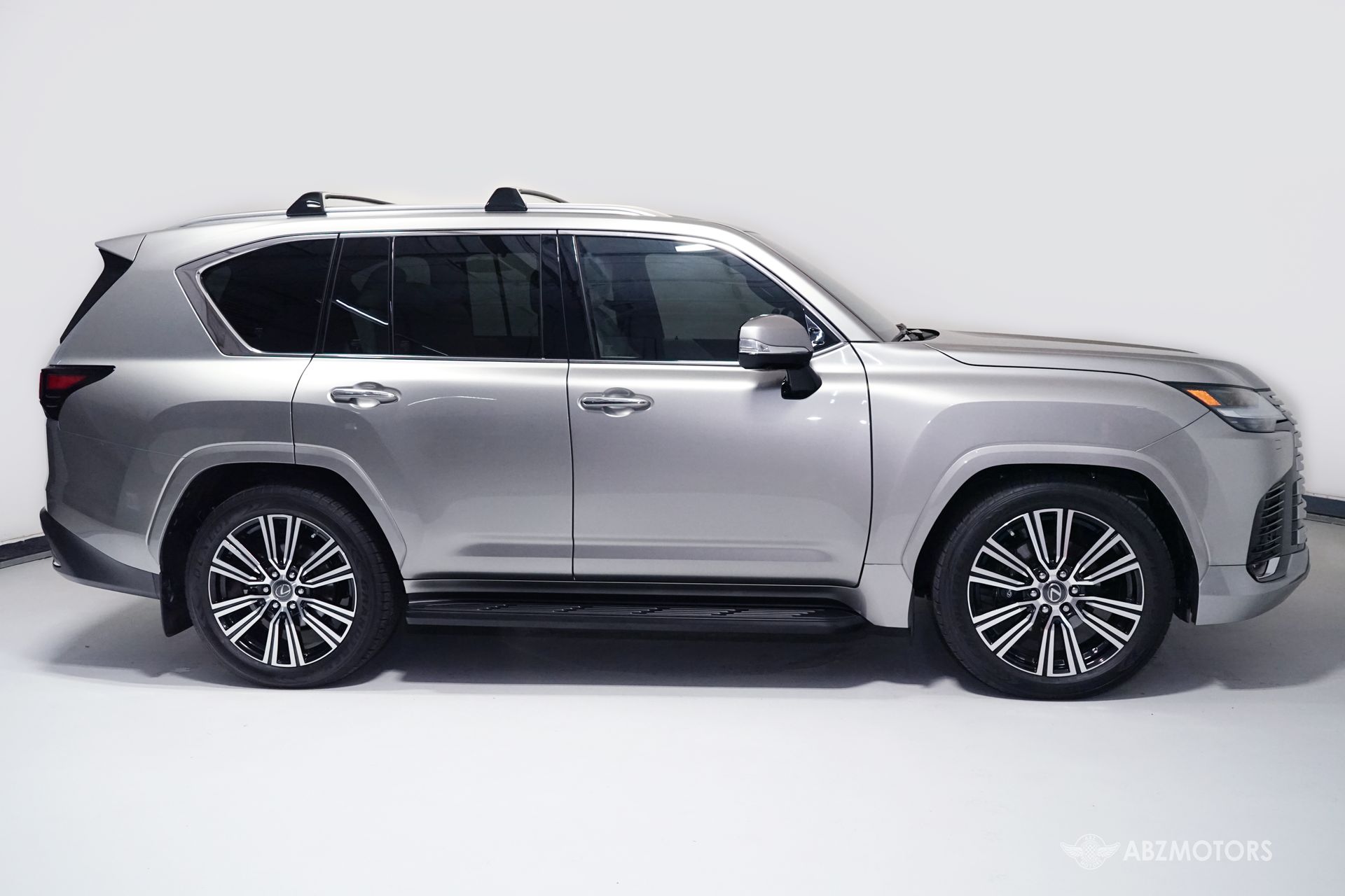 View vehicle photo 3