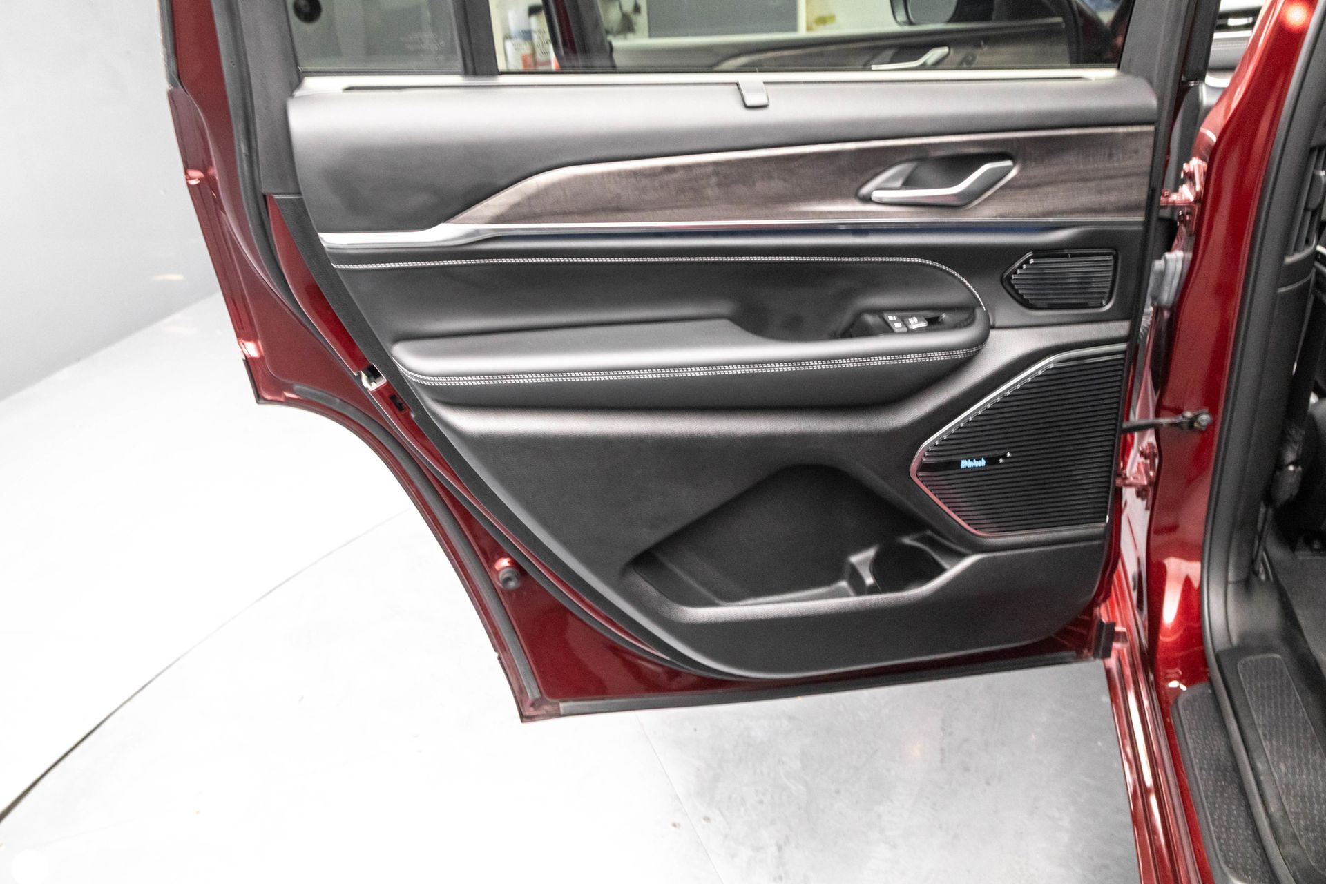 2021 JEEP GRAND CHEROKEE L - Image 32