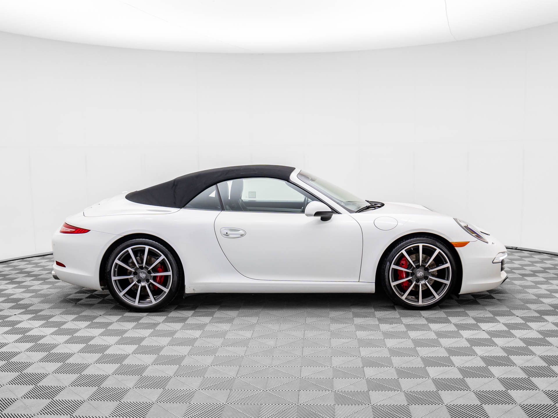 2013 Porsche 911 Carrera 4S photo