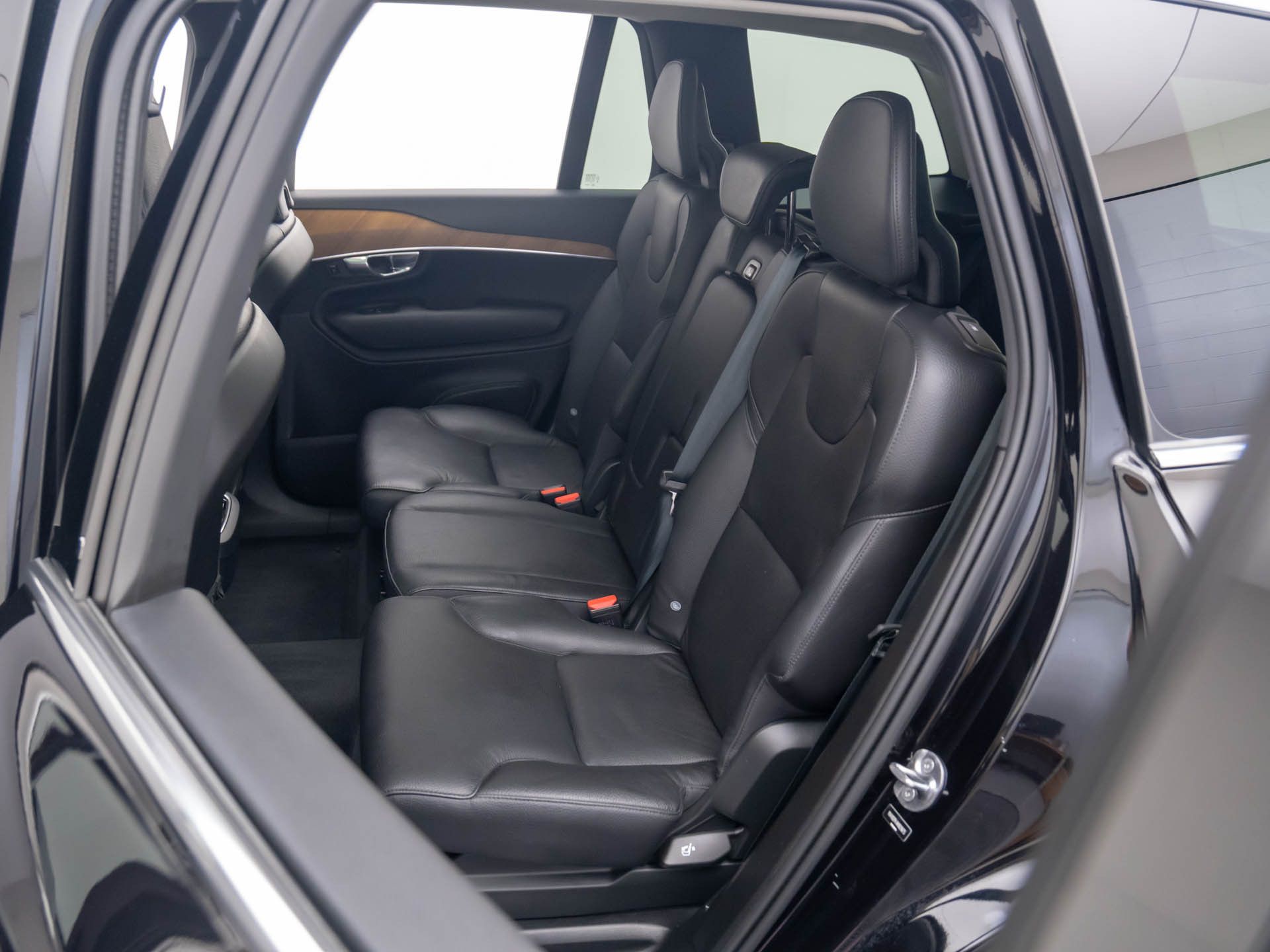 2022 Volvo XC90 T5 Momentum photo
