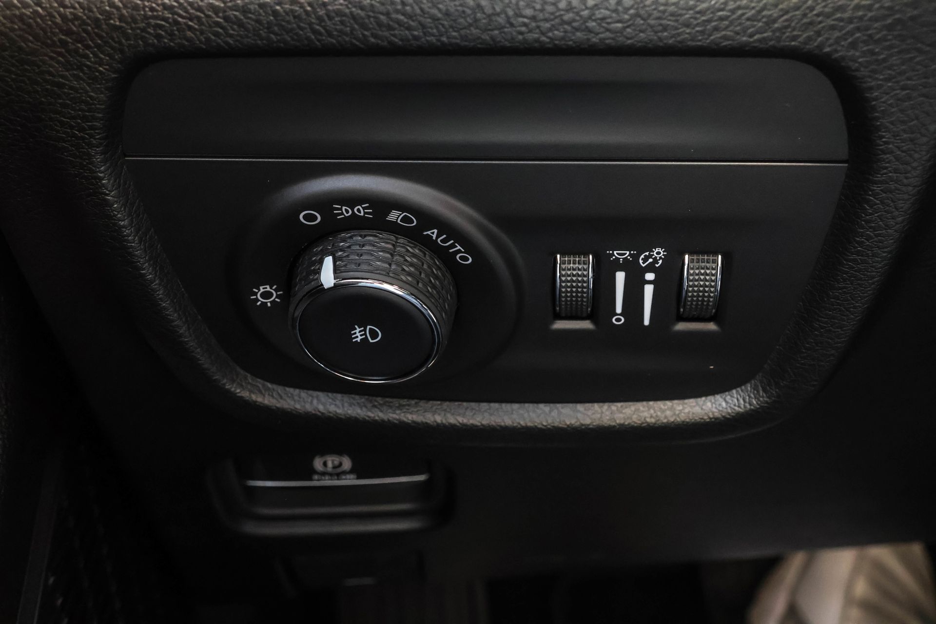 2025 JEEP GRAND CHEROKEE - Image 30