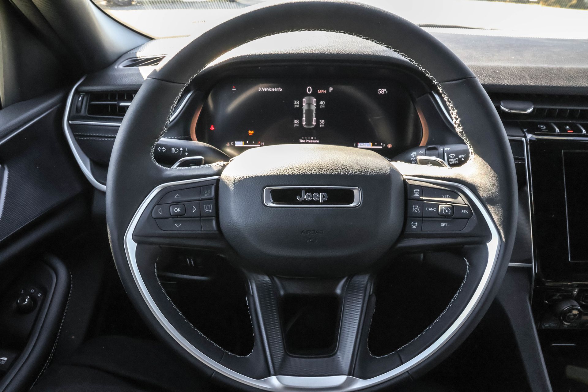 2025 JEEP GRAND CHEROKEE - Image 27