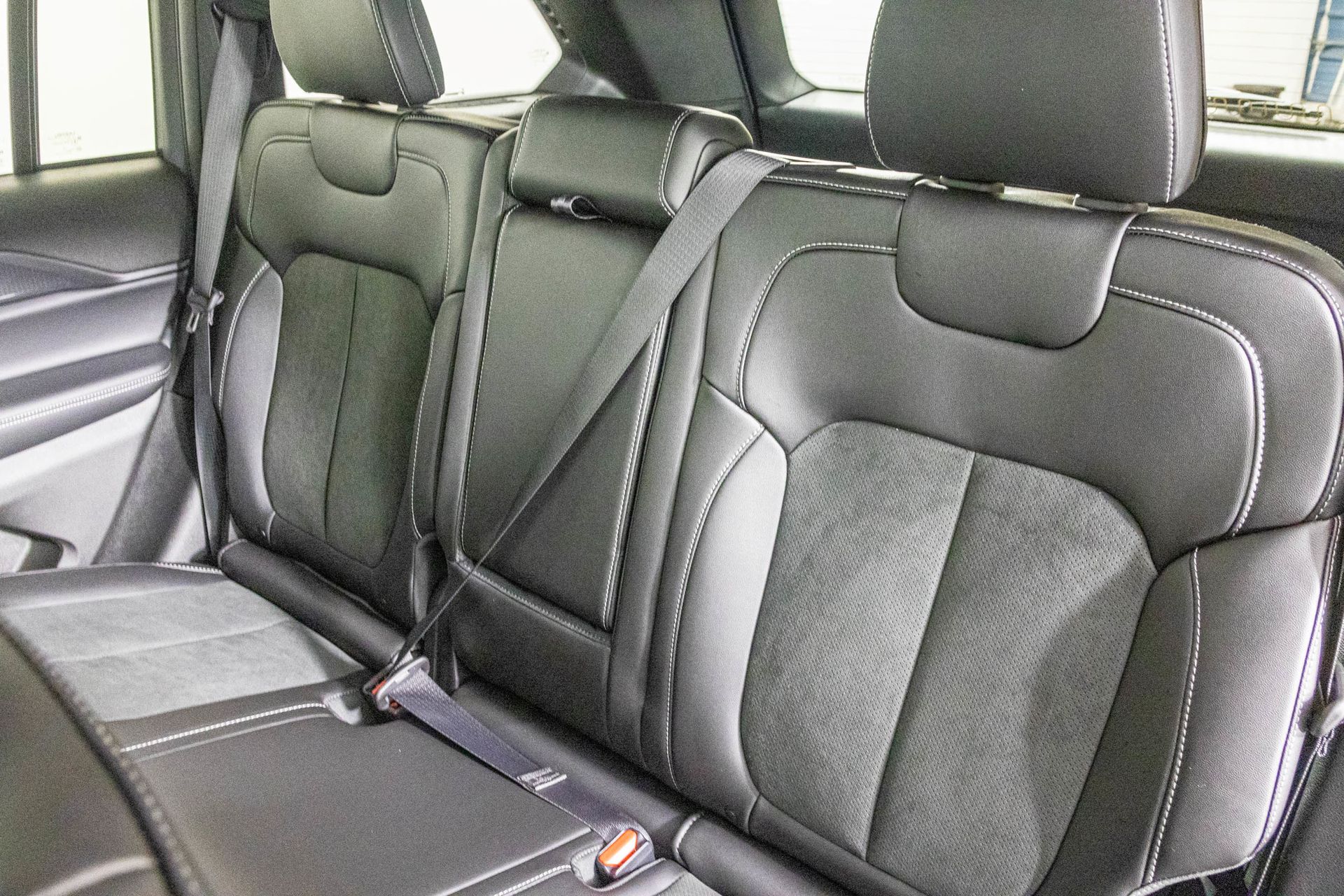 2025 JEEP GRAND CHEROKEE - Image 27