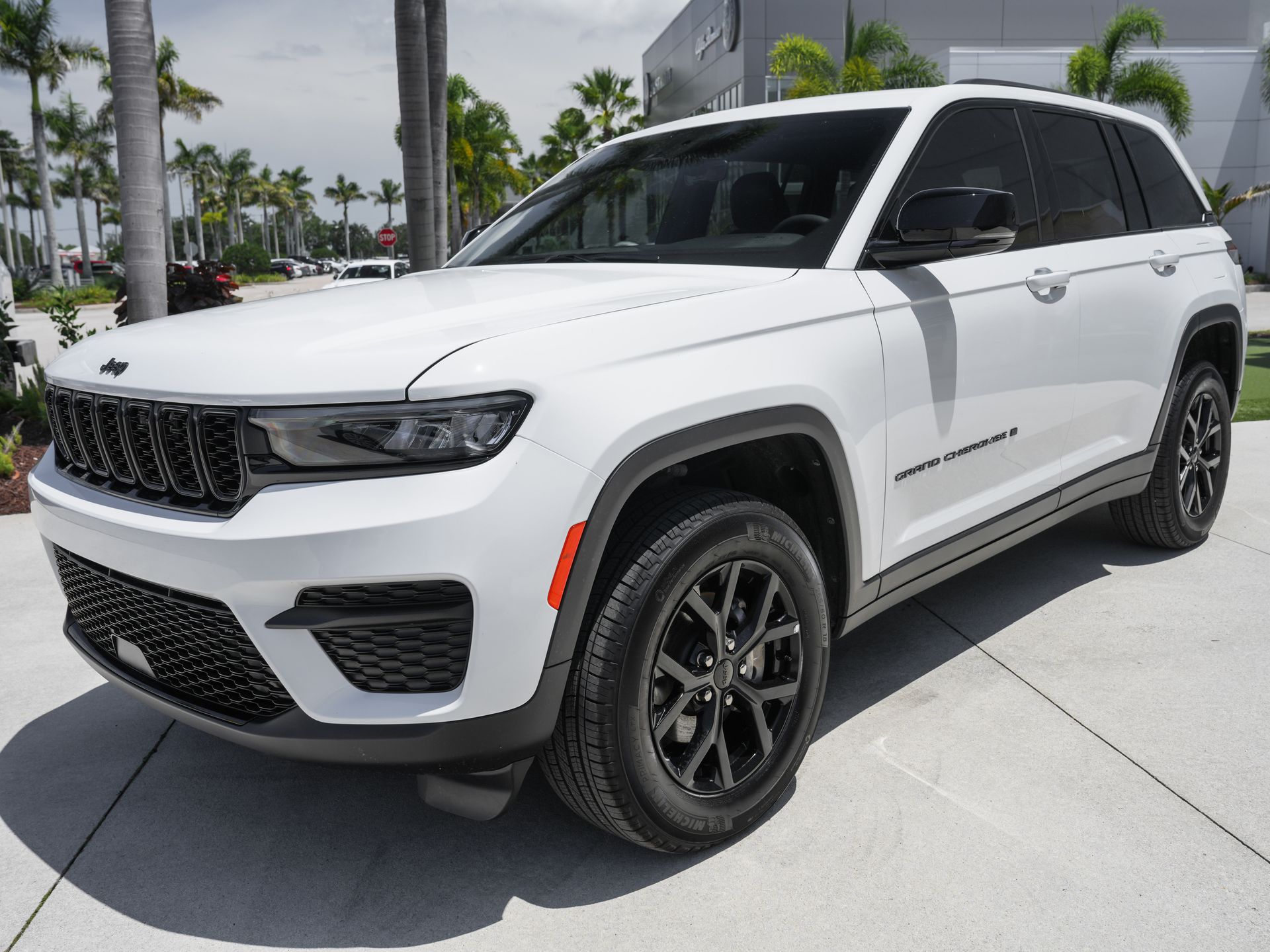 used 2025 Jeep Grand Cherokee car, priced at $34,000