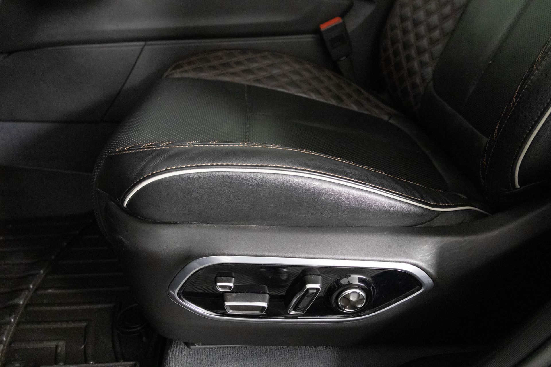 2023 JEEP GRAND CHEROKEE - Image 22