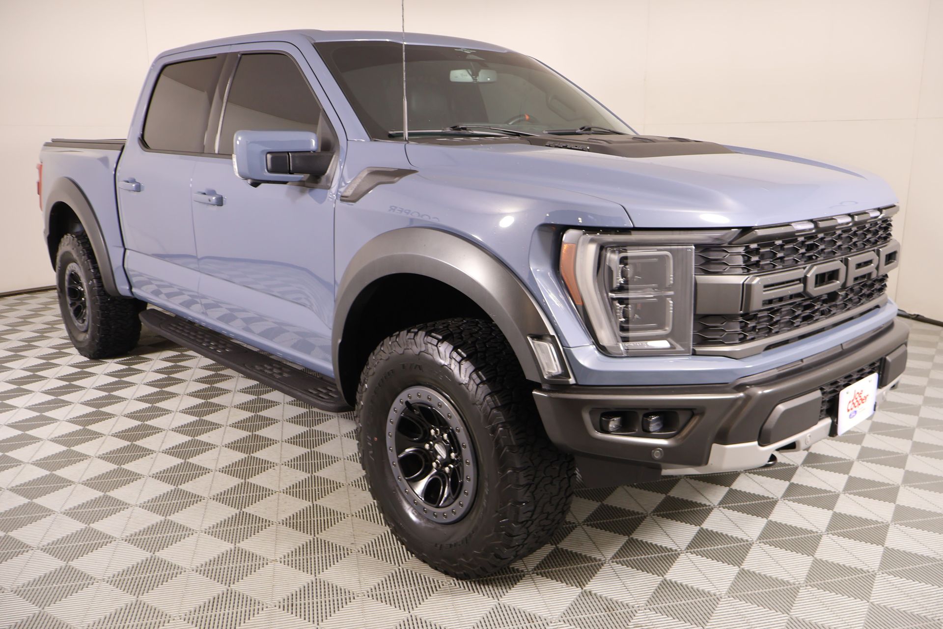 2023 Ford F-150 Raptor SuperCrew 4WD